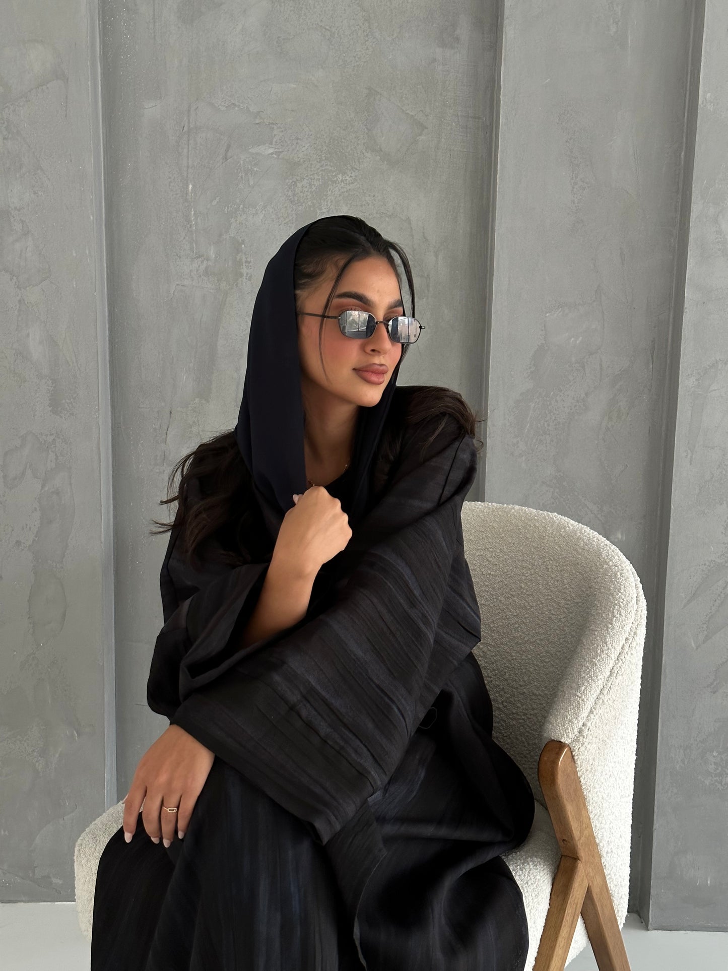 N100 - Black pleated linen abaya
