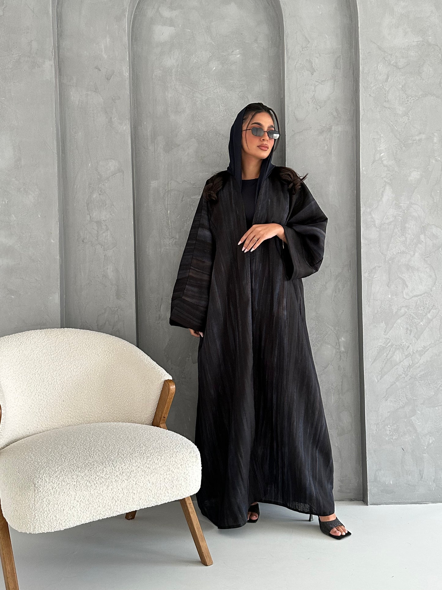 N100 - Black pleated linen abaya