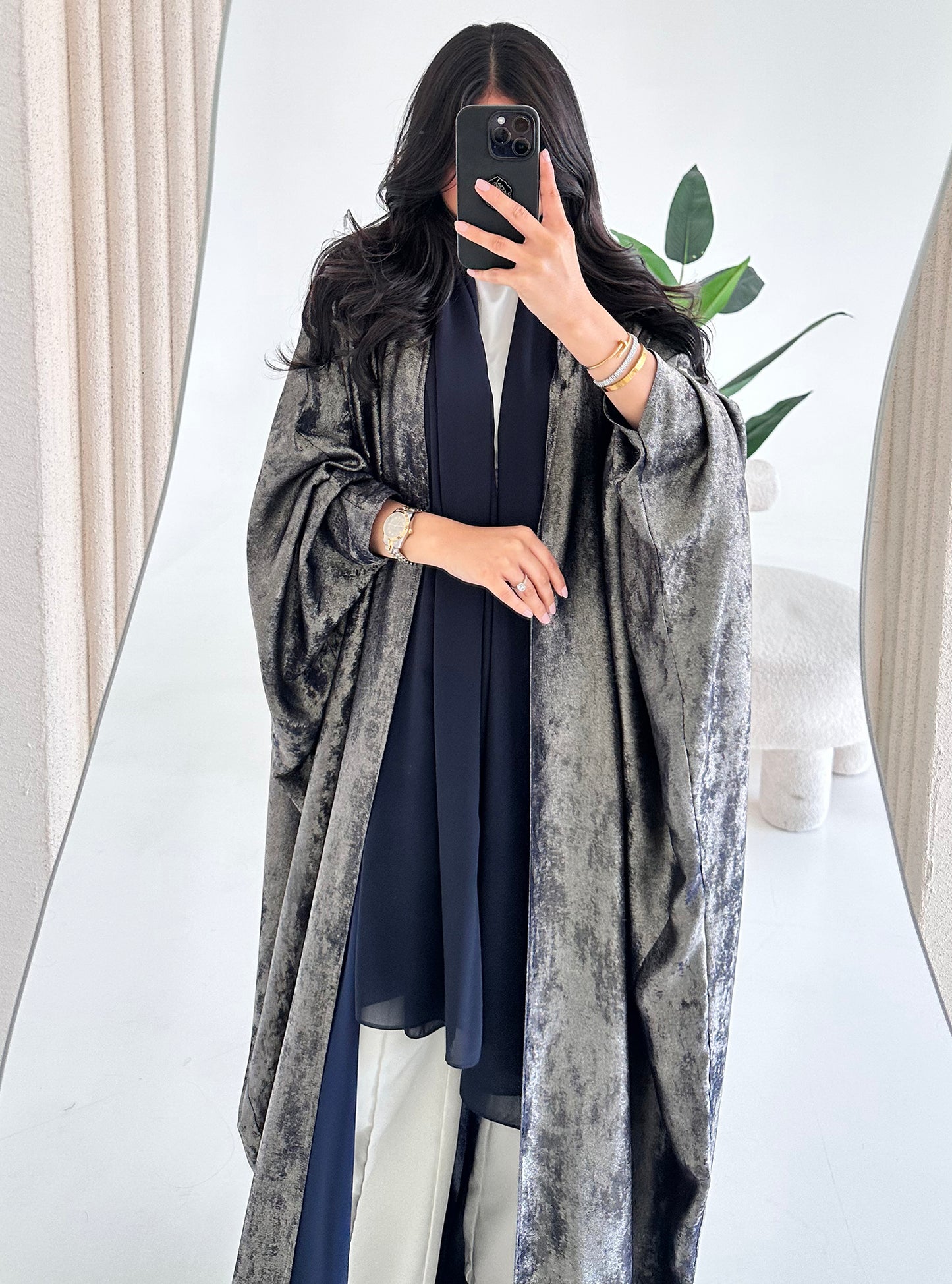 N054 - Shiny silk organza abaya