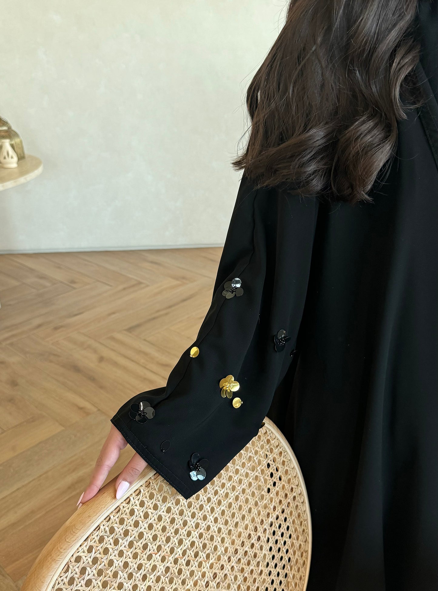 N049 - Floral accent abaya