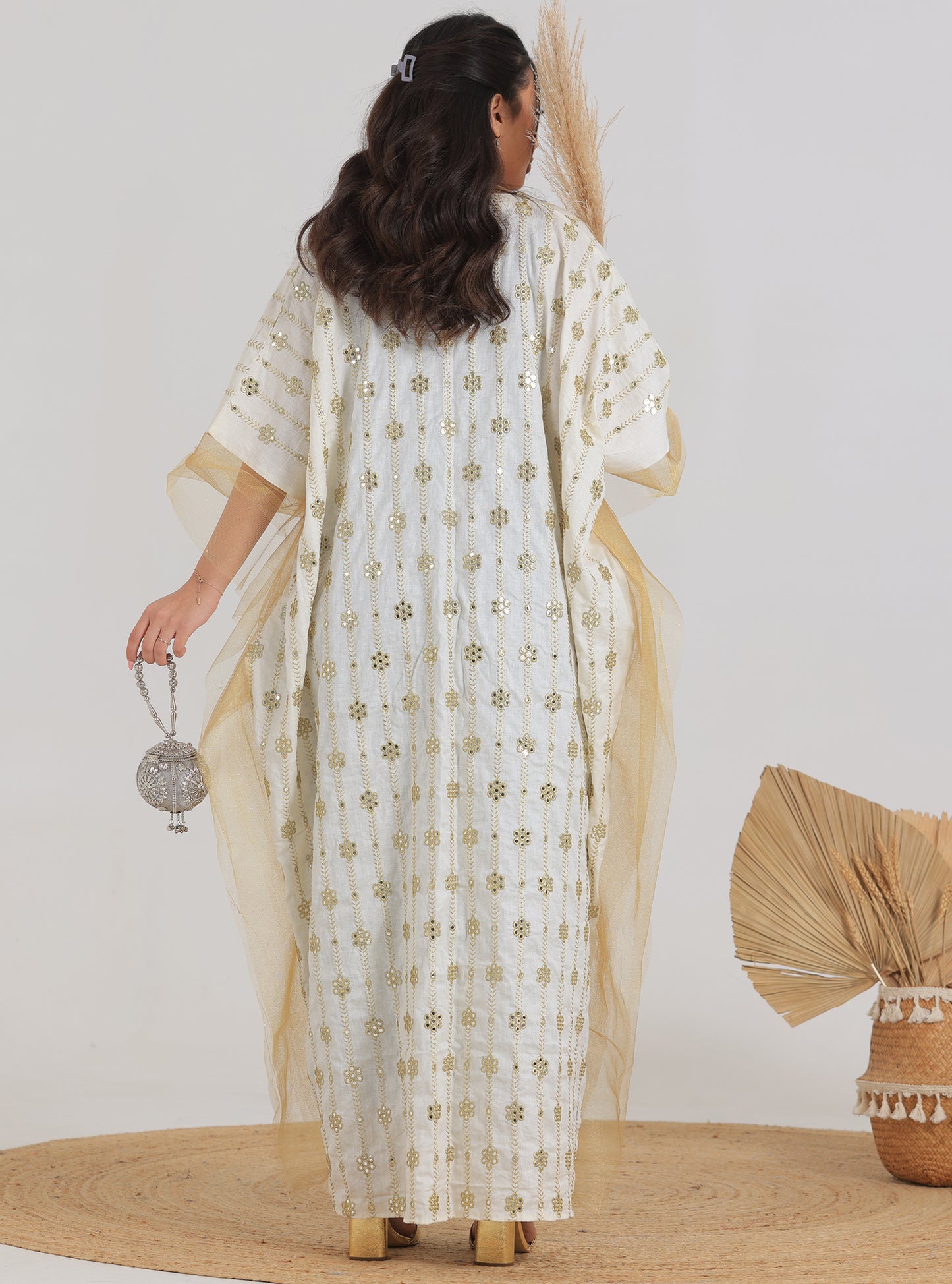 N011 - Off white embroidered jalabiya