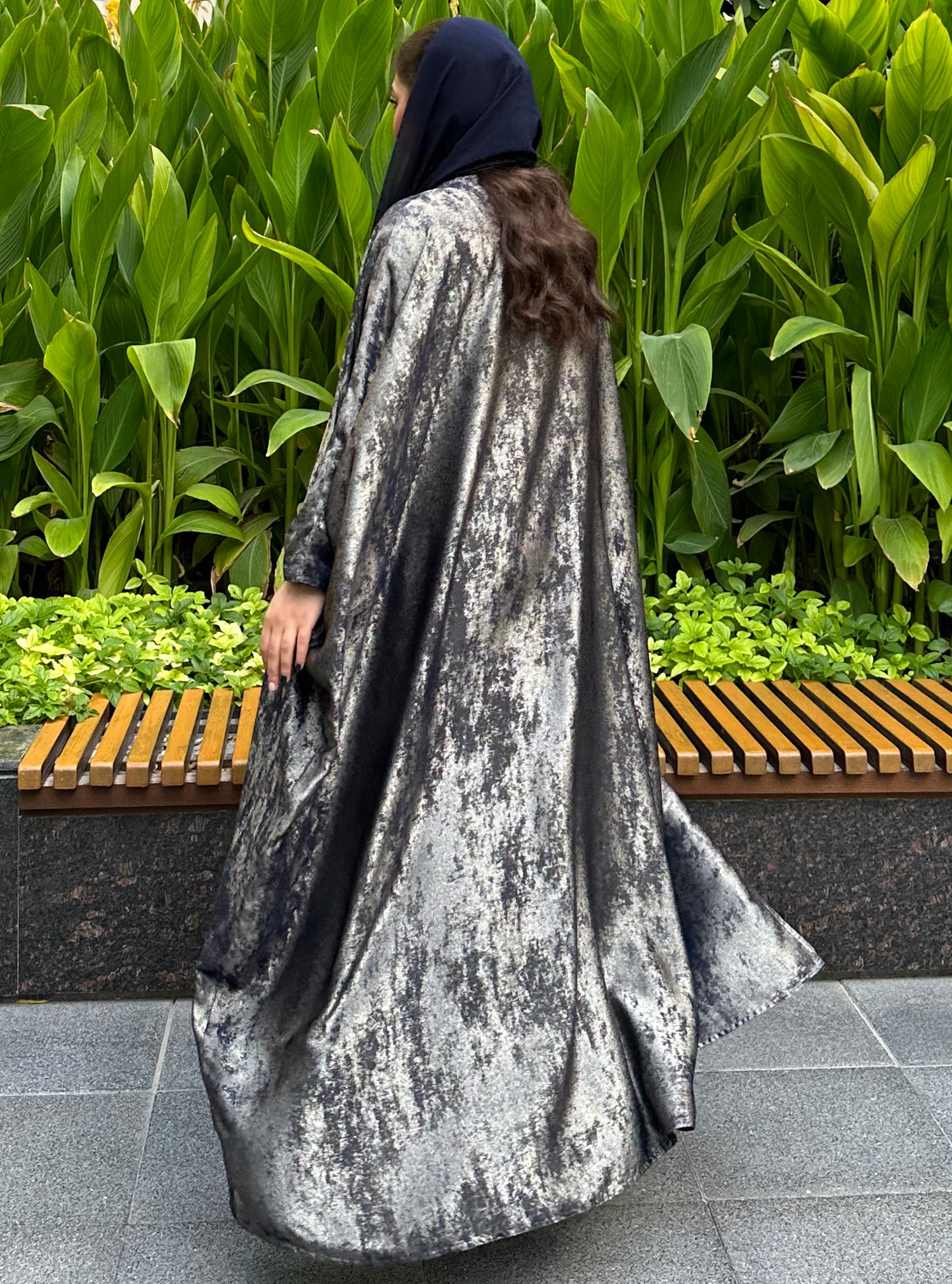 N048 - Navy shiny organza abaya