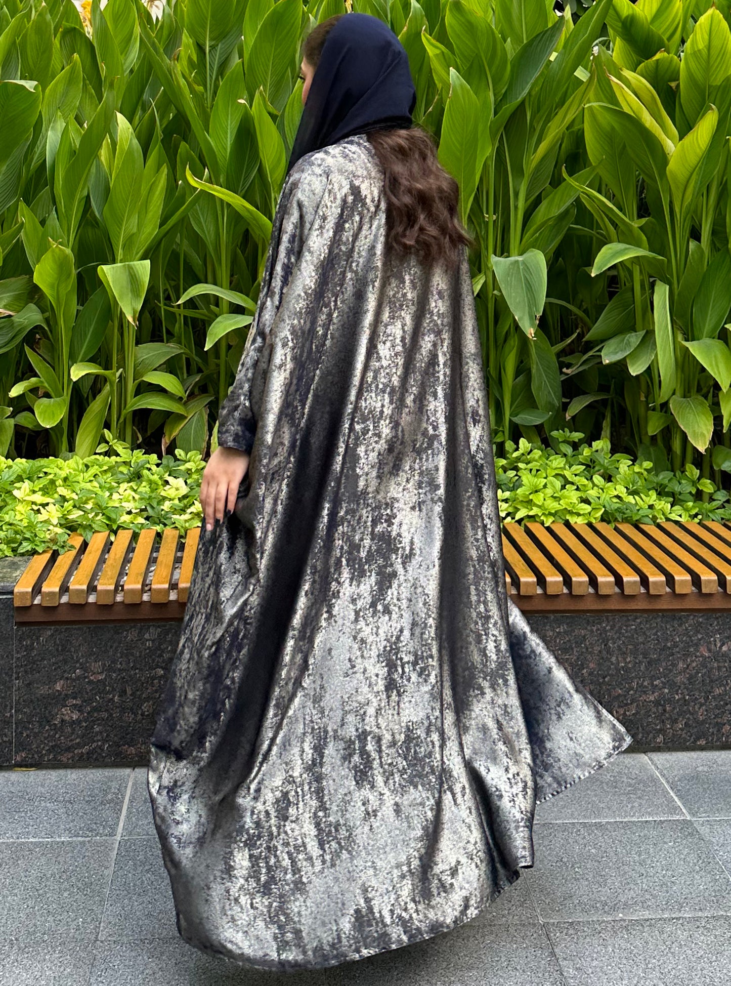 N048 - Navy shiny organza abaya
