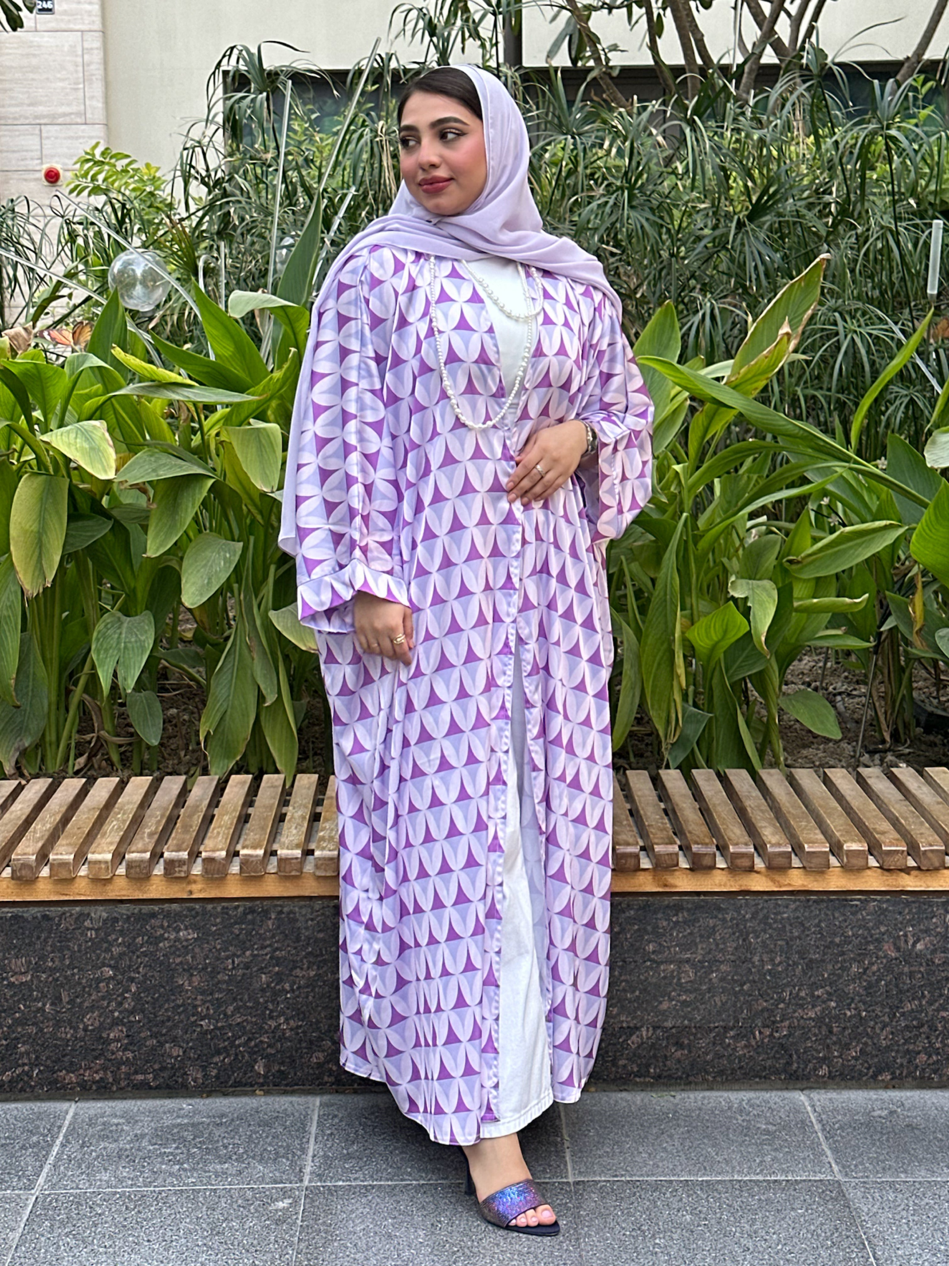 N132 - Triangles abaya