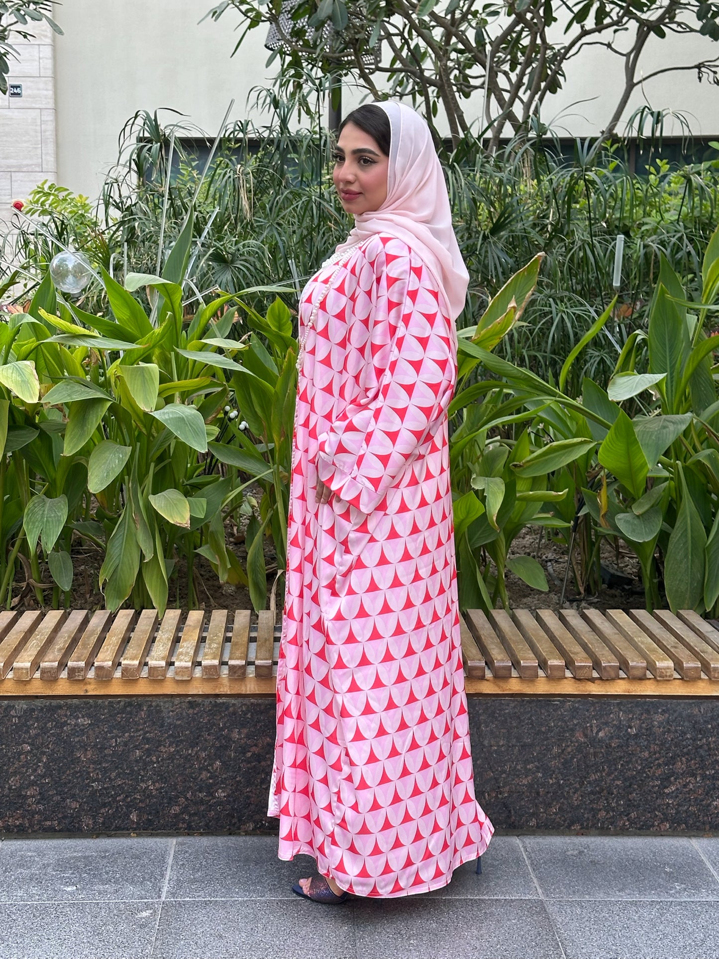 N136 - Triangles abaya