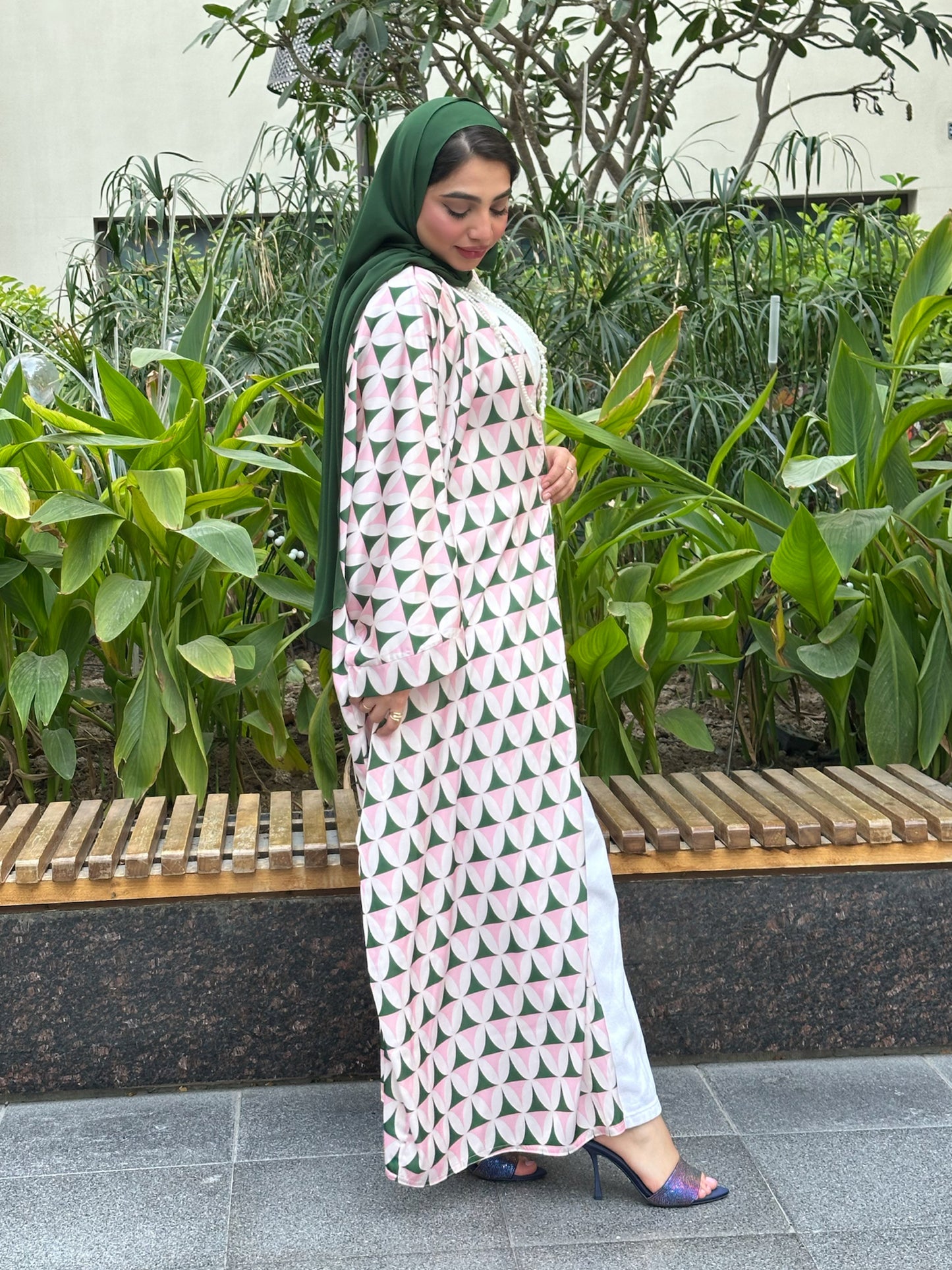 N135 - Triangles abaya