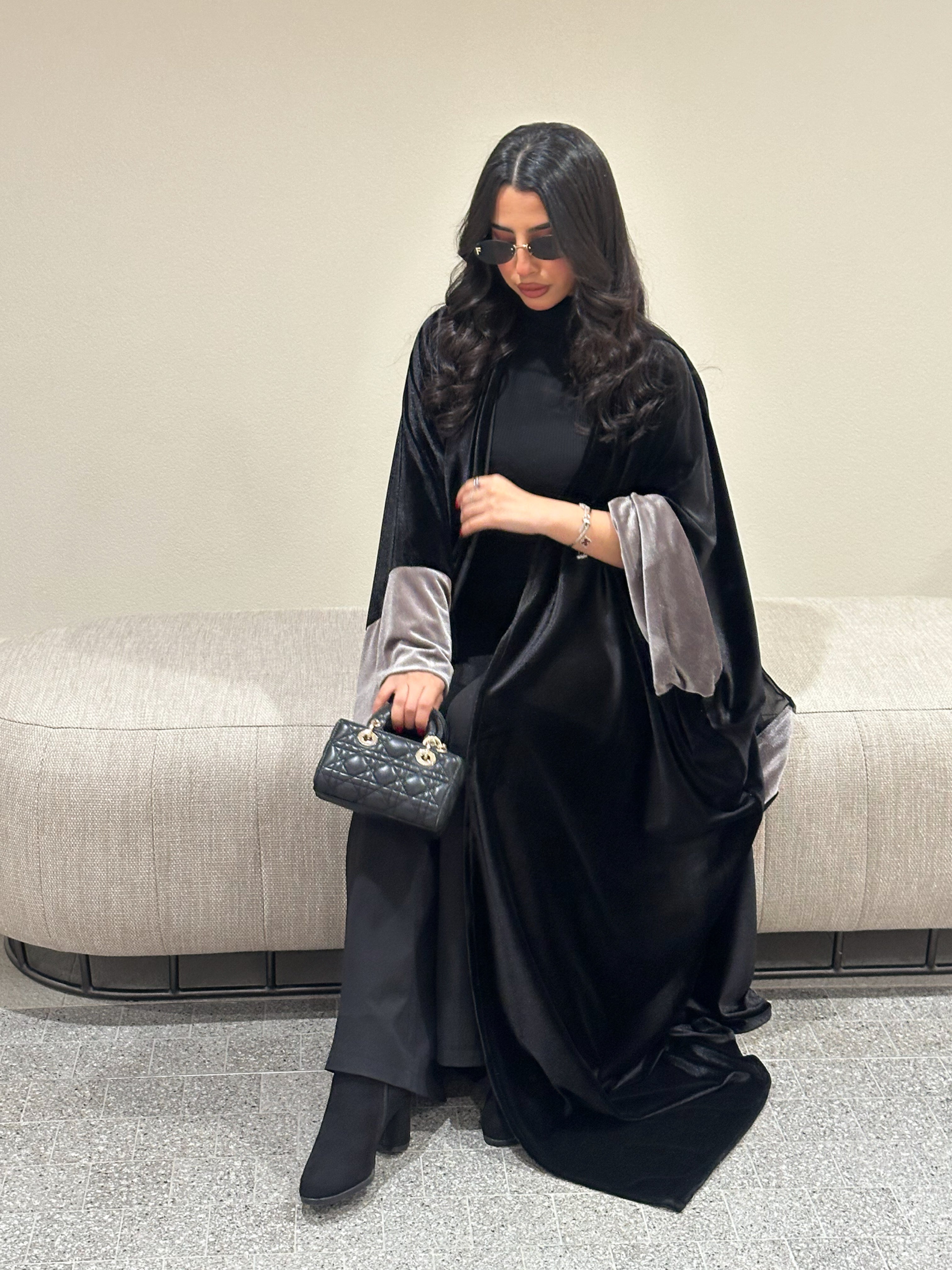 N118 - Velvet abaya