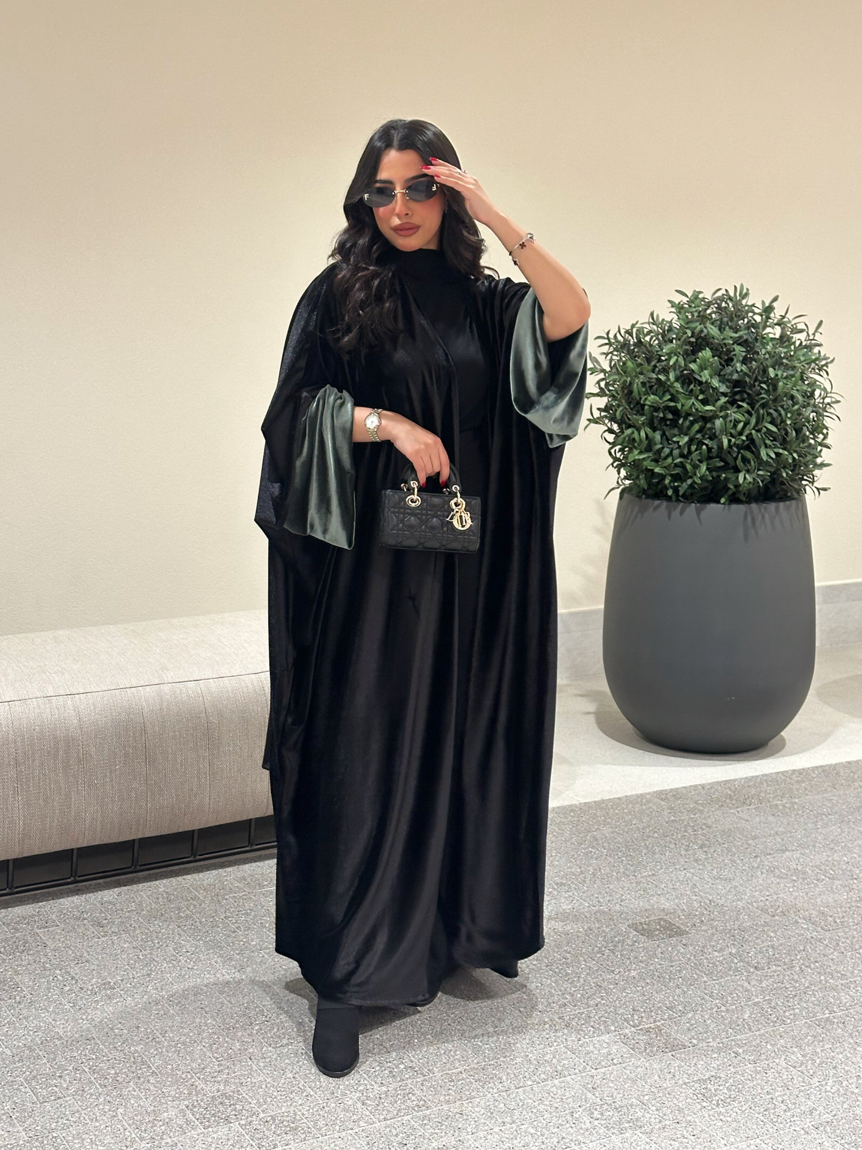 N117 - Velvet abaya