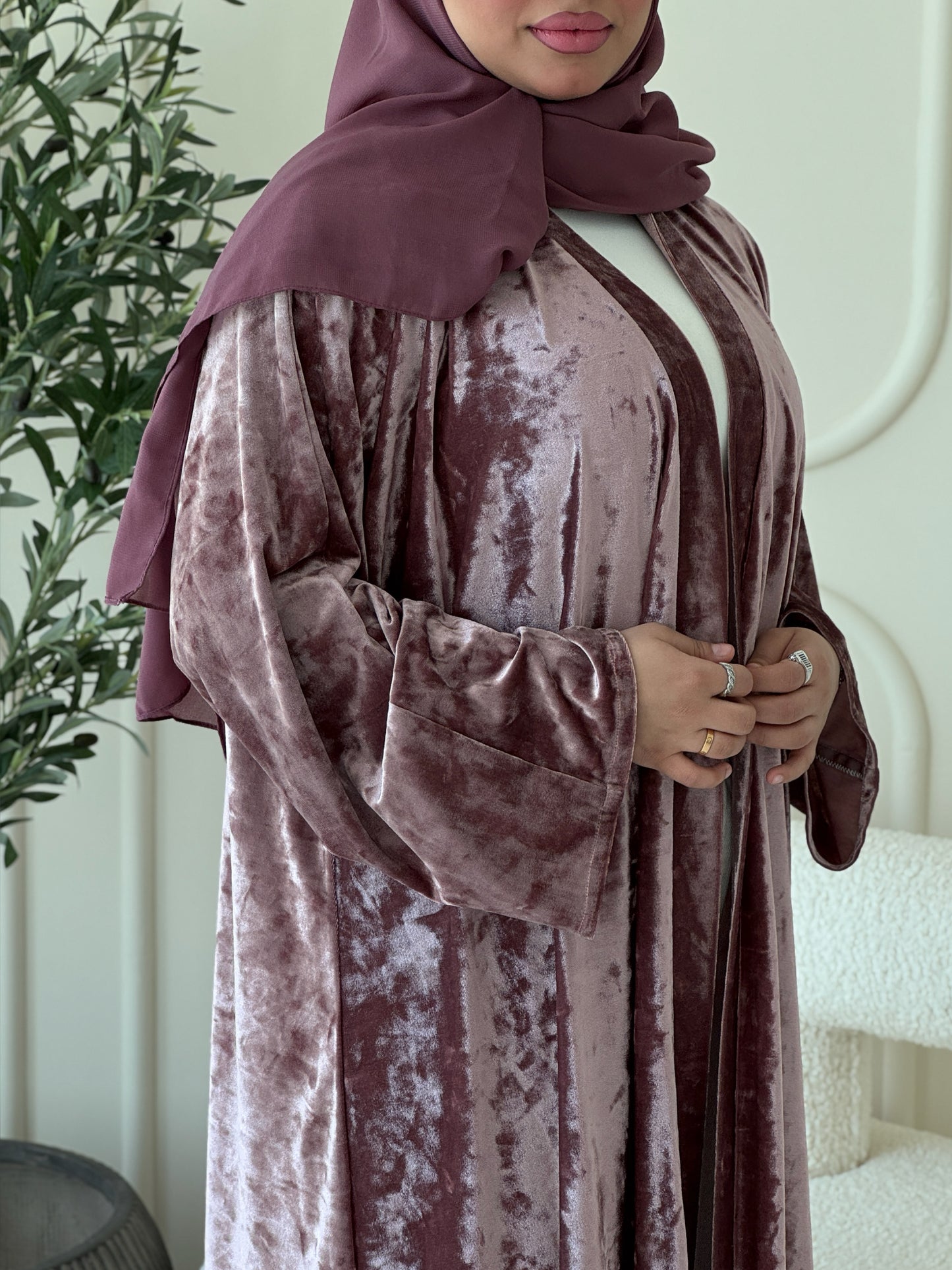 N107 - Velvet abaya