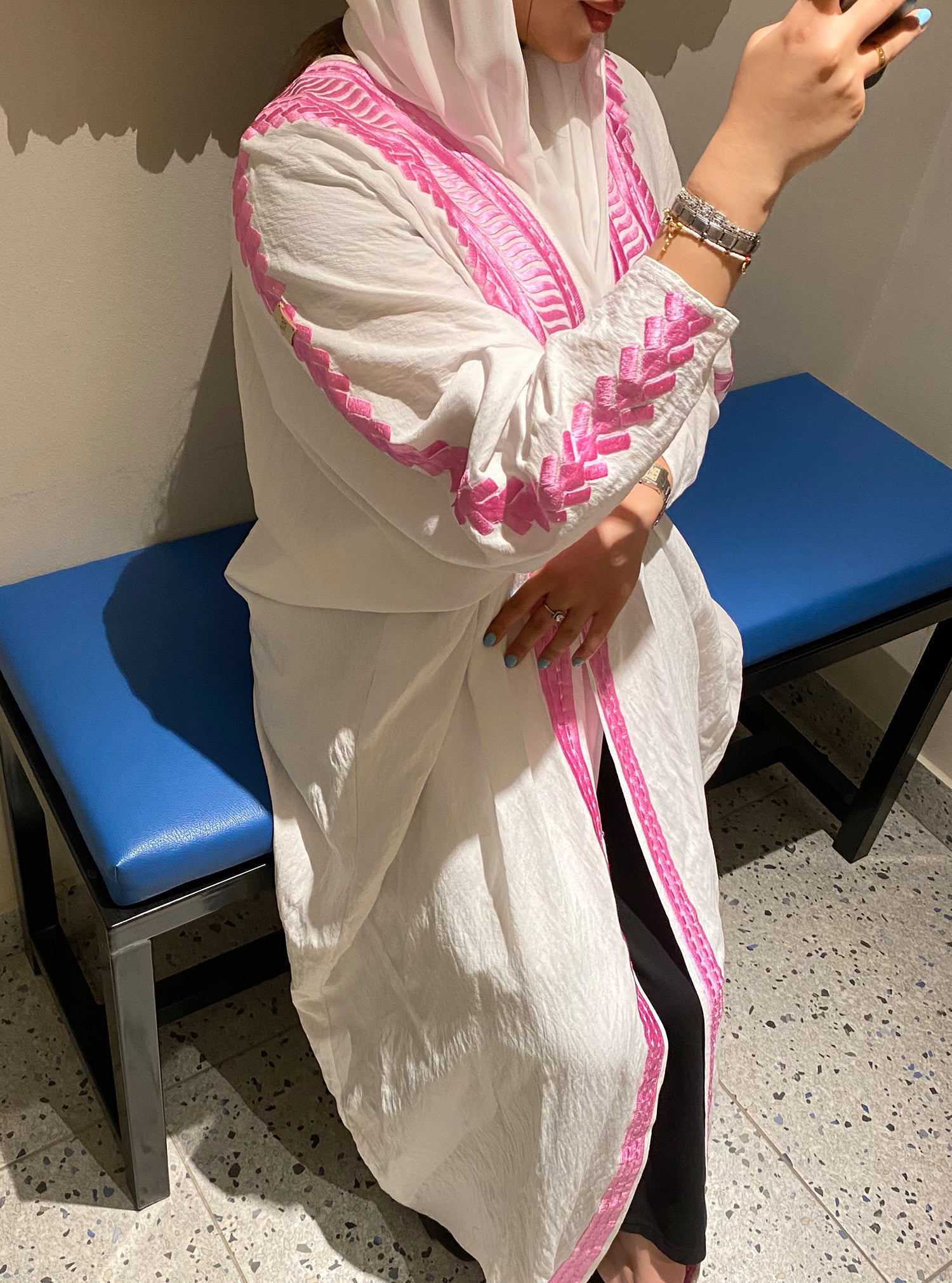N002 - Off White Linen Bisht Abaya