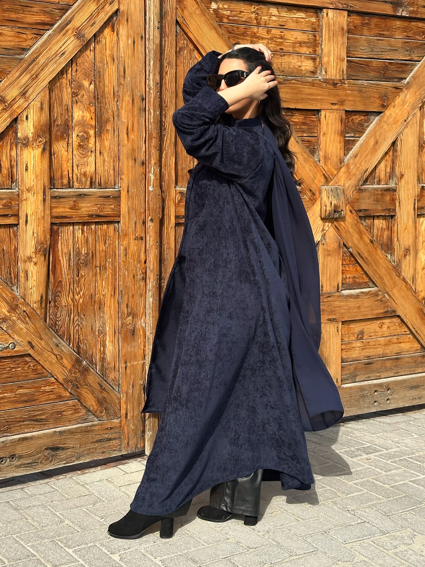 N121 - Velvet abaya