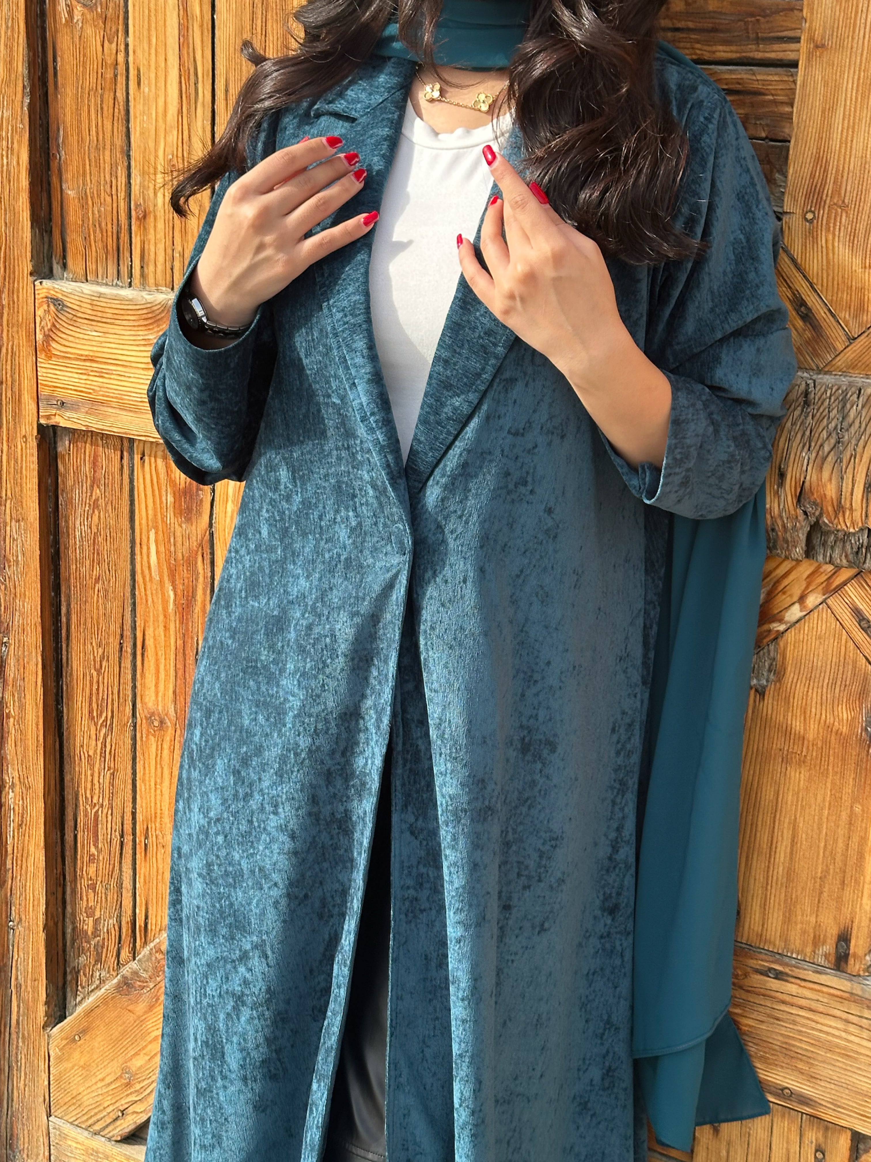 N123 - Velvet abaya