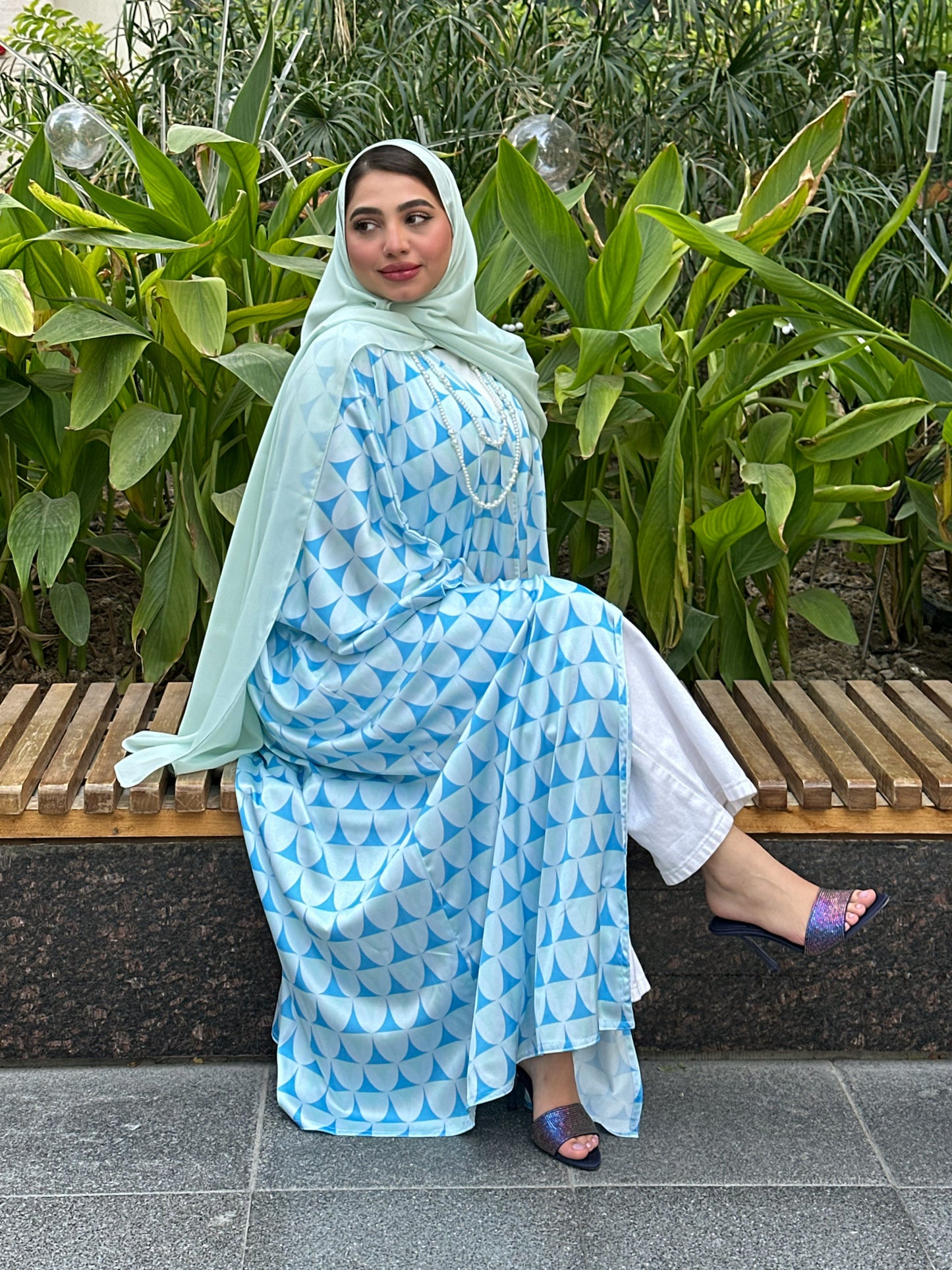 N134 - Triangles abaya