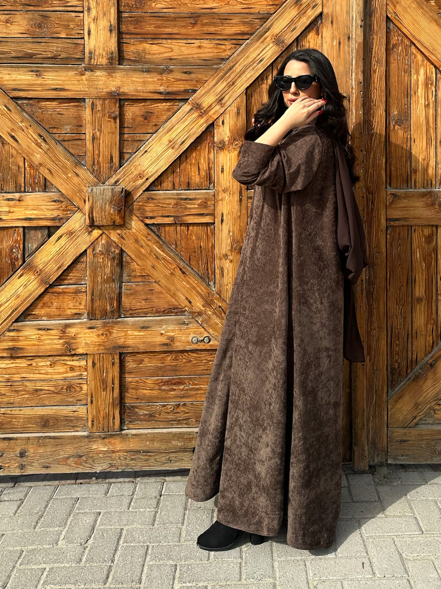 N124 - Velvet abaya