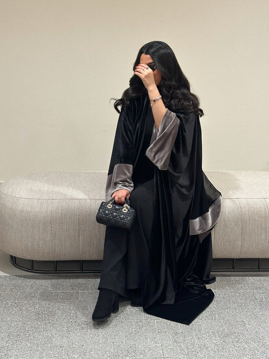 N118 - Velvet abaya