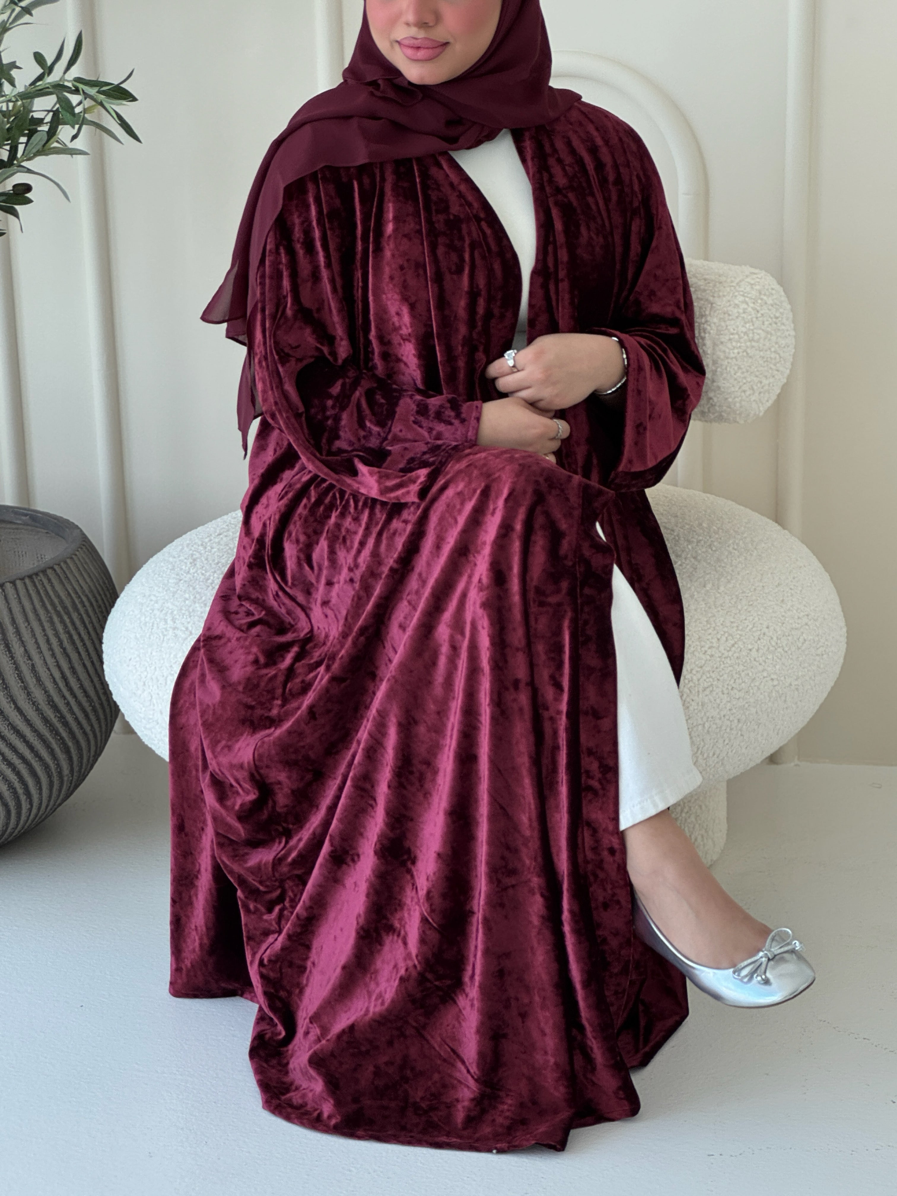 N109 - Velvet abaya