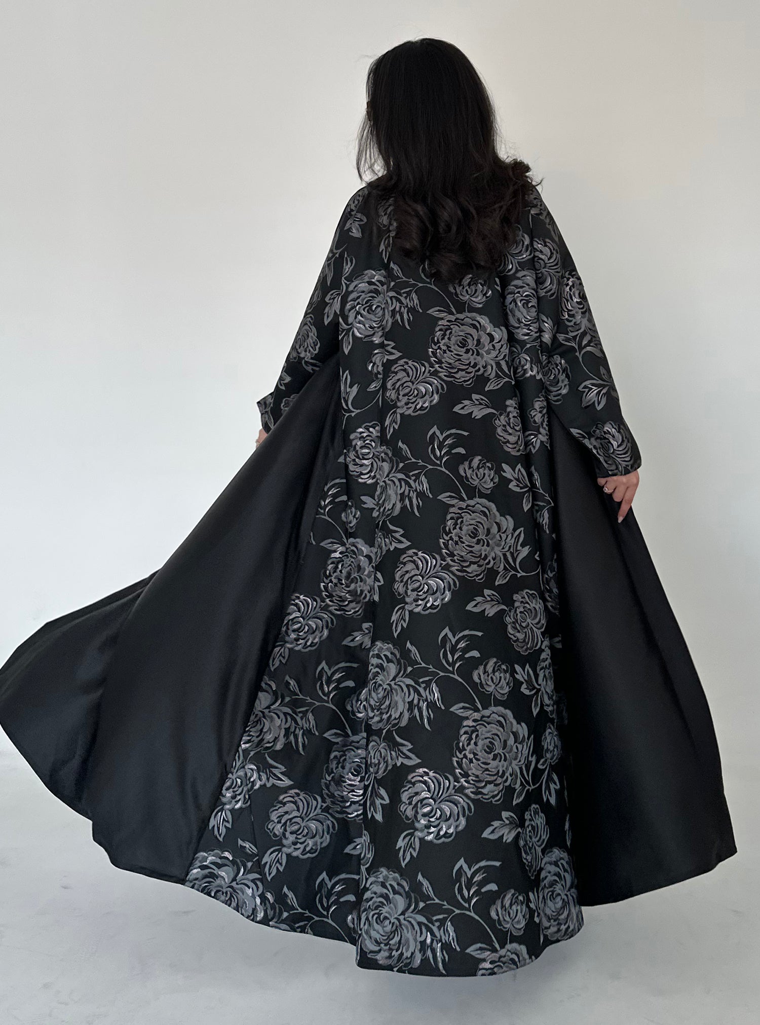 N042 - Floral jacquard black abaya