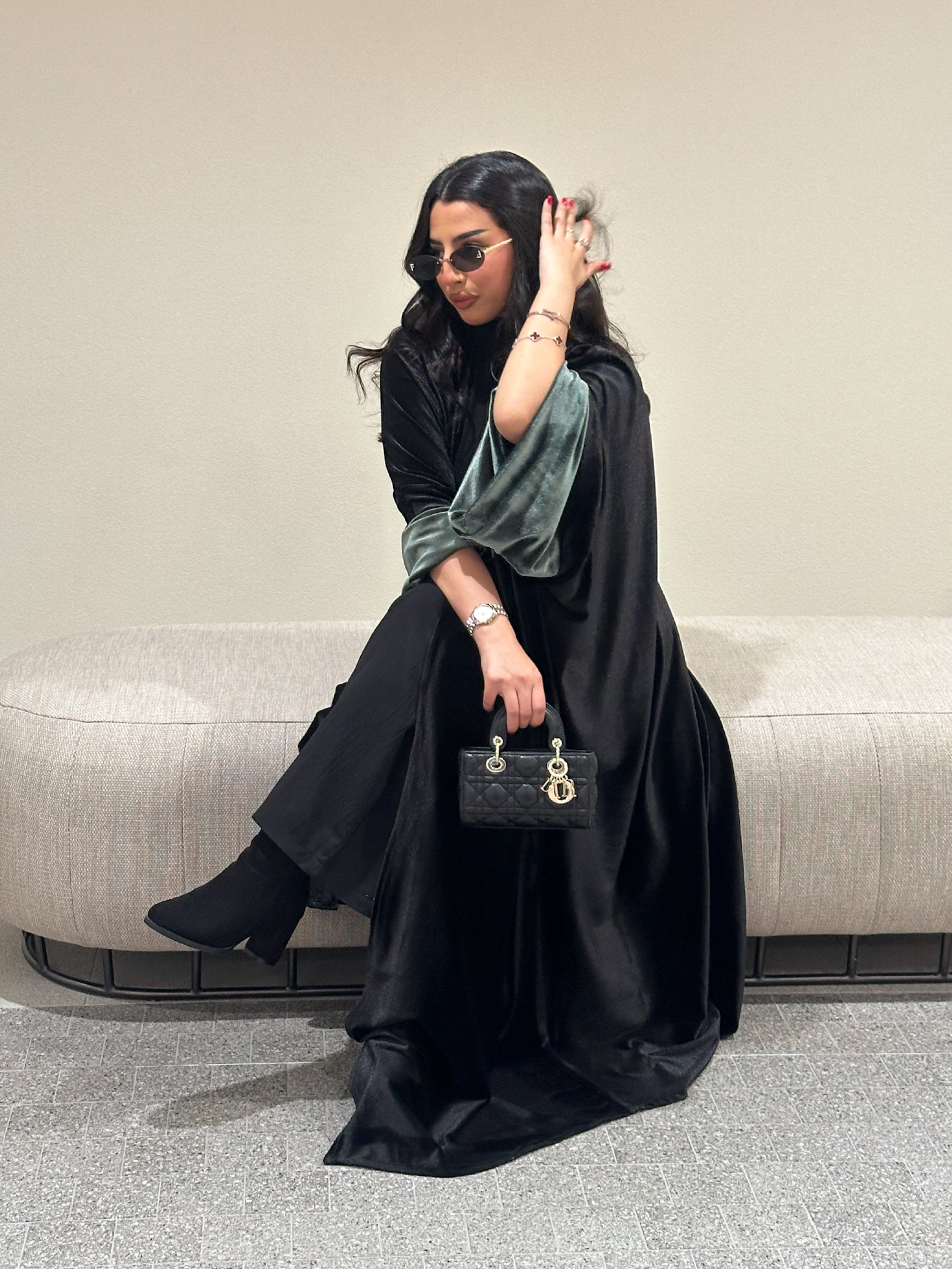 N117 - Velvet abaya