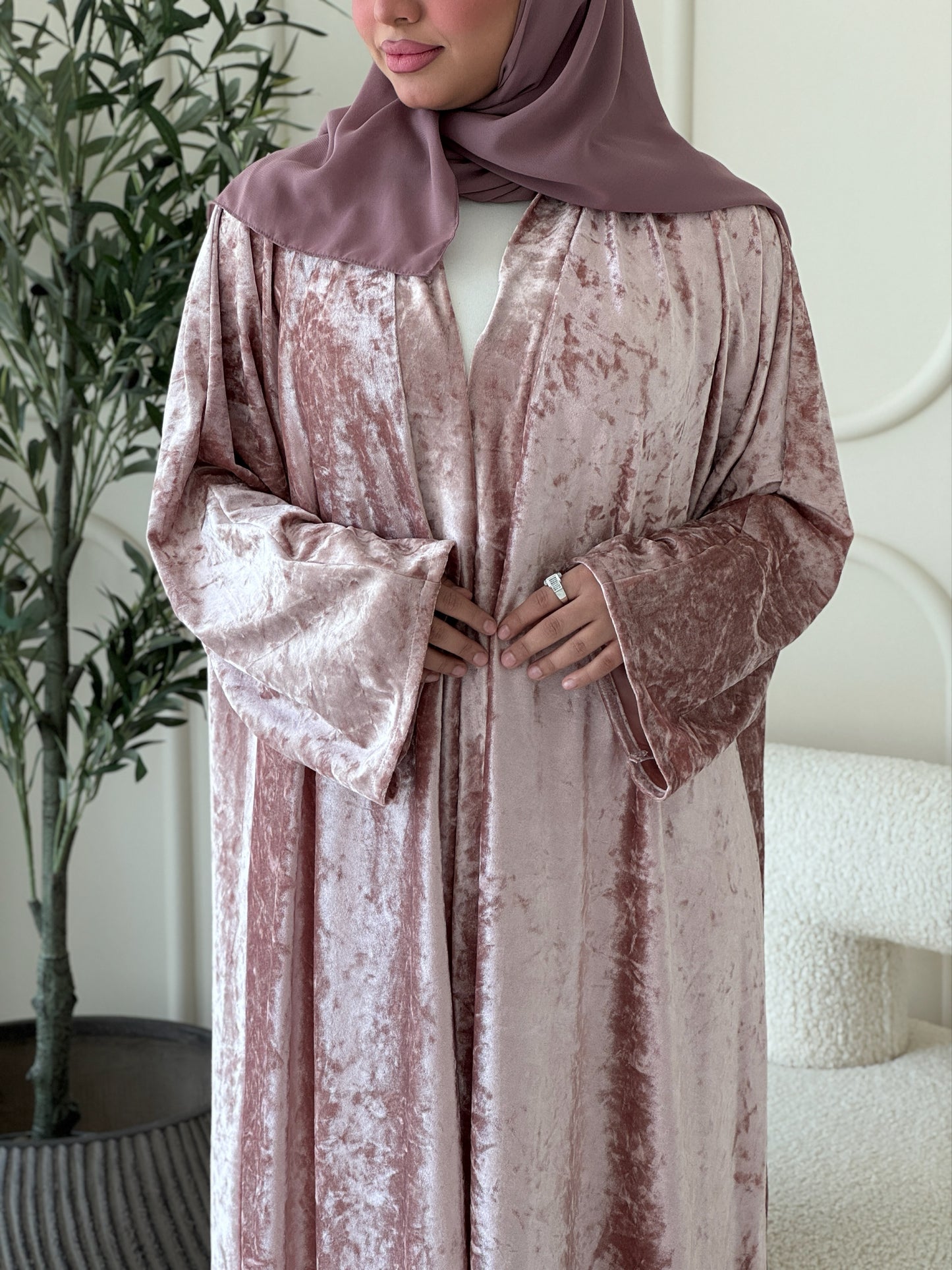 N108 - Velvet abaya