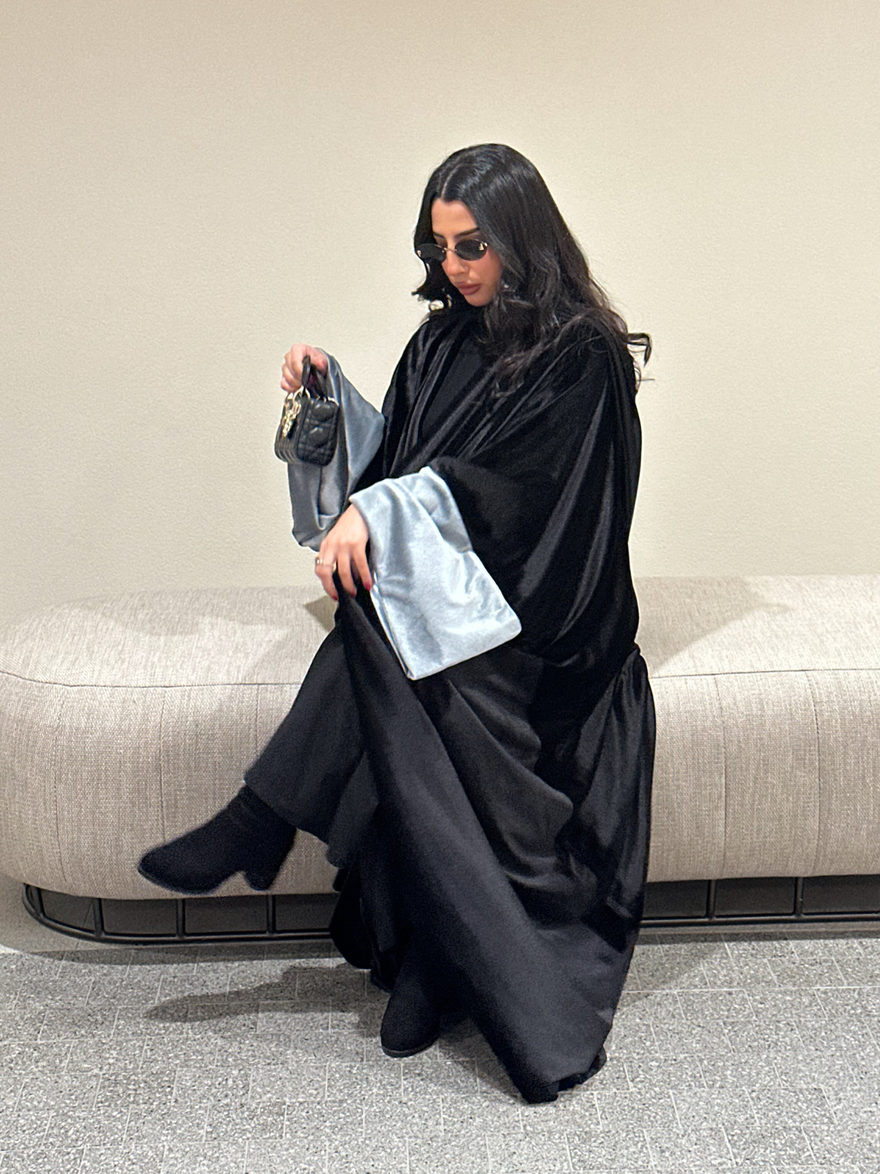 N114 - Velvet abaya