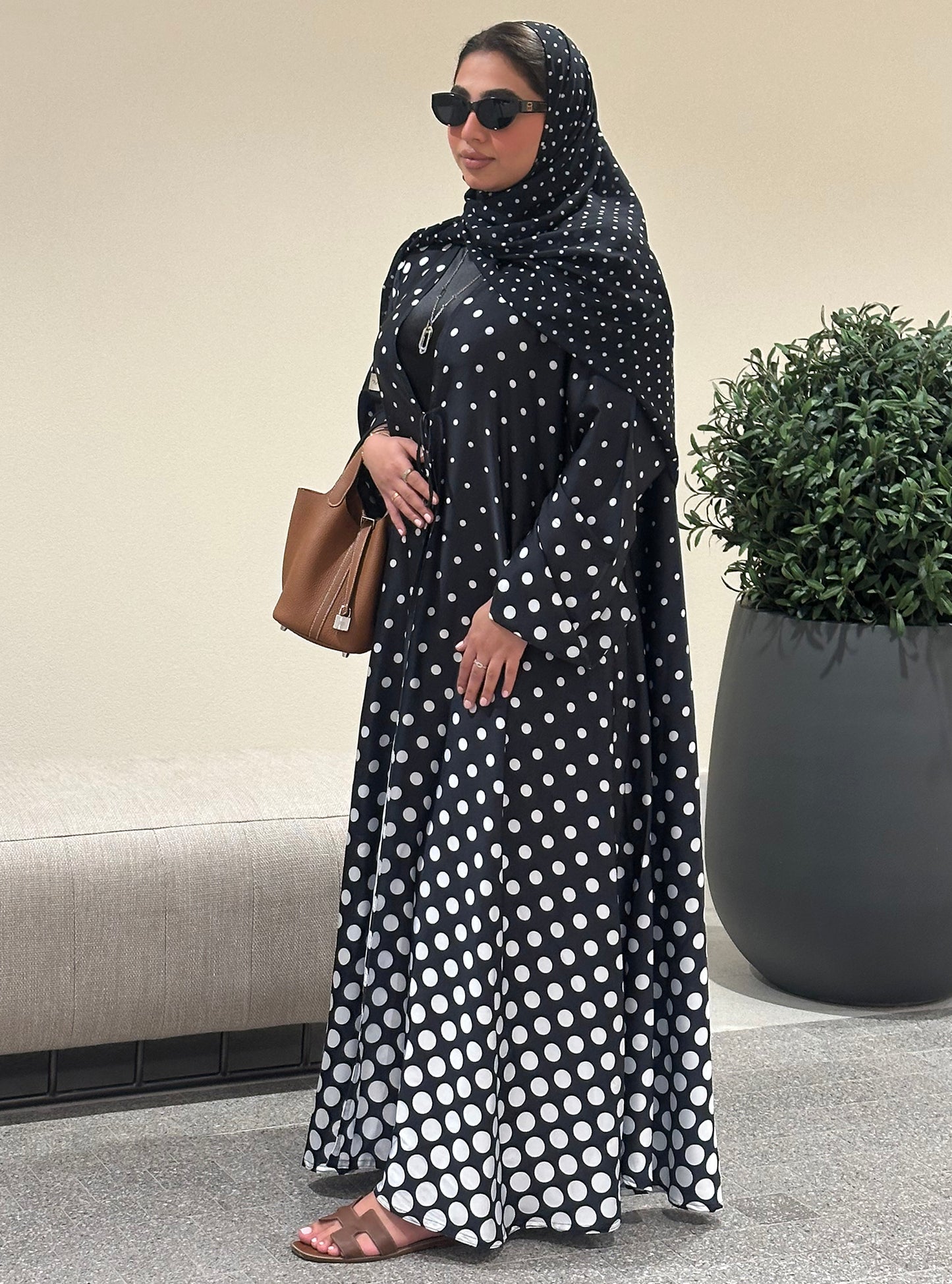 N099 - Polka Dots abaya