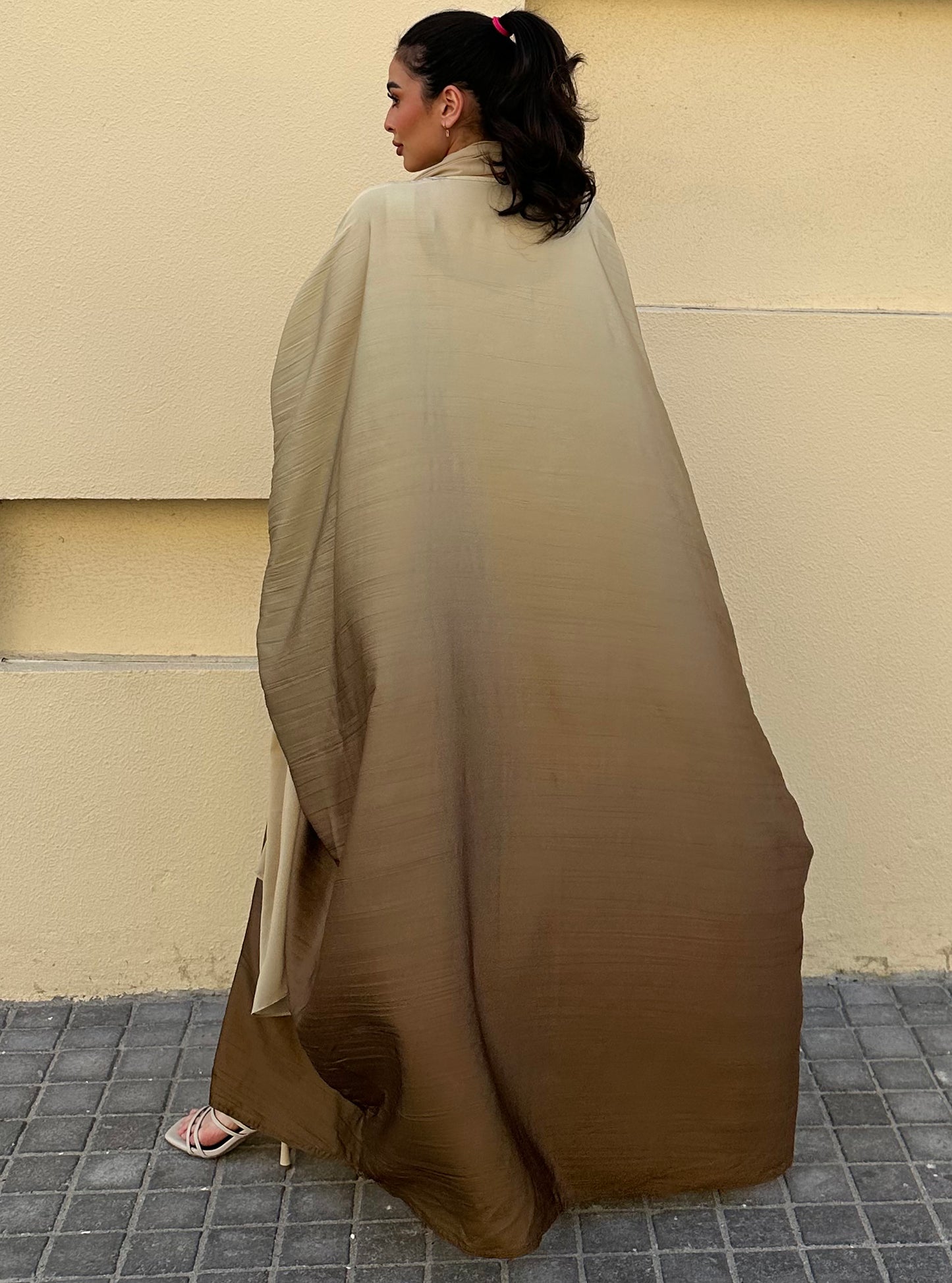 N047 - Ombre bisht abaya