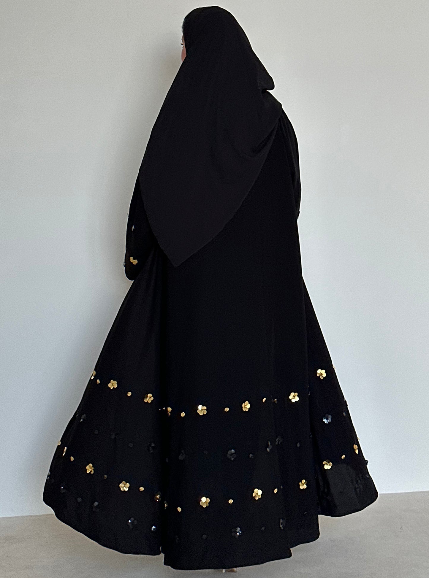 N086 - Floral accents abaya