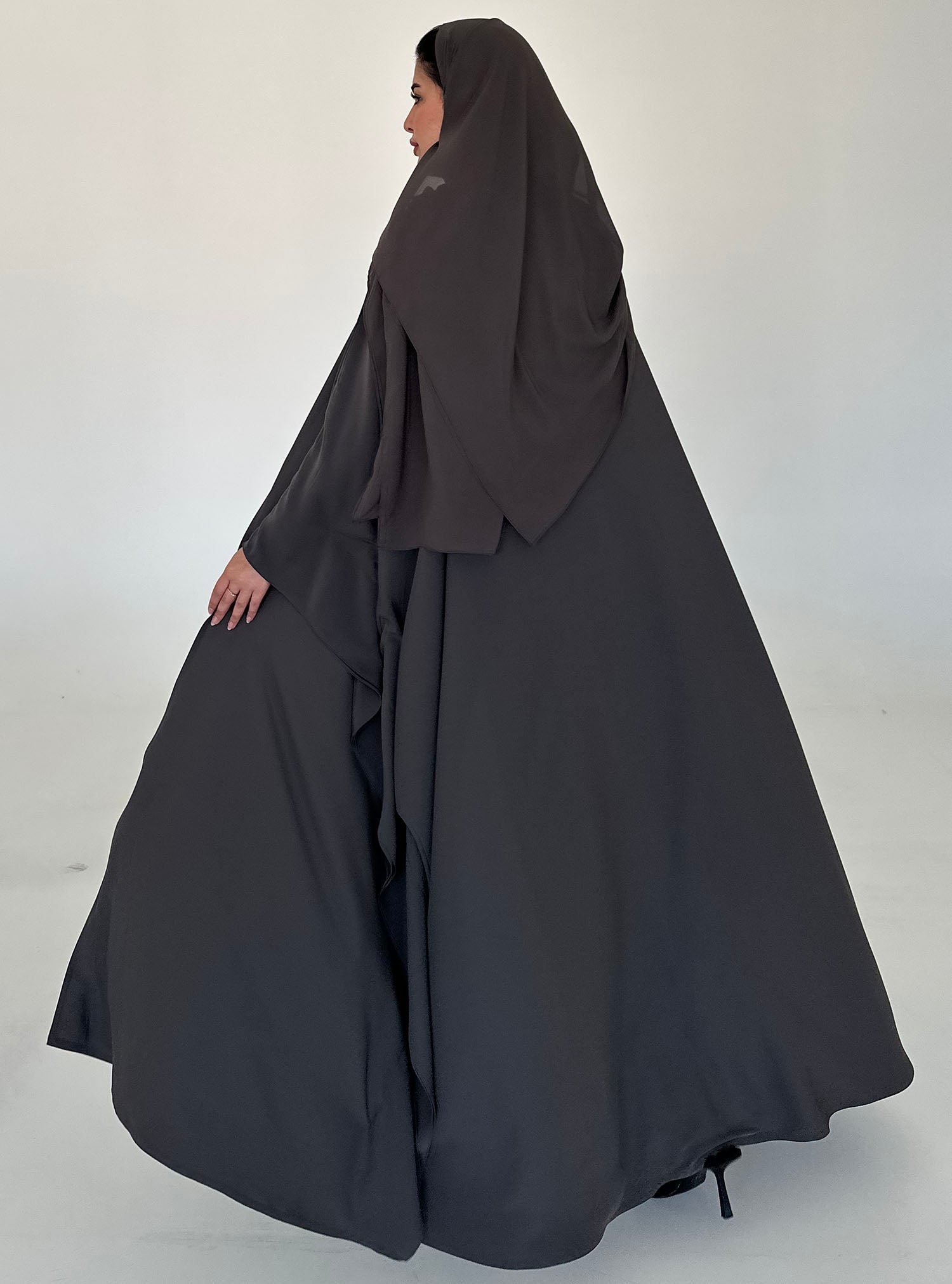 N058 - Grey butterfly abaya
