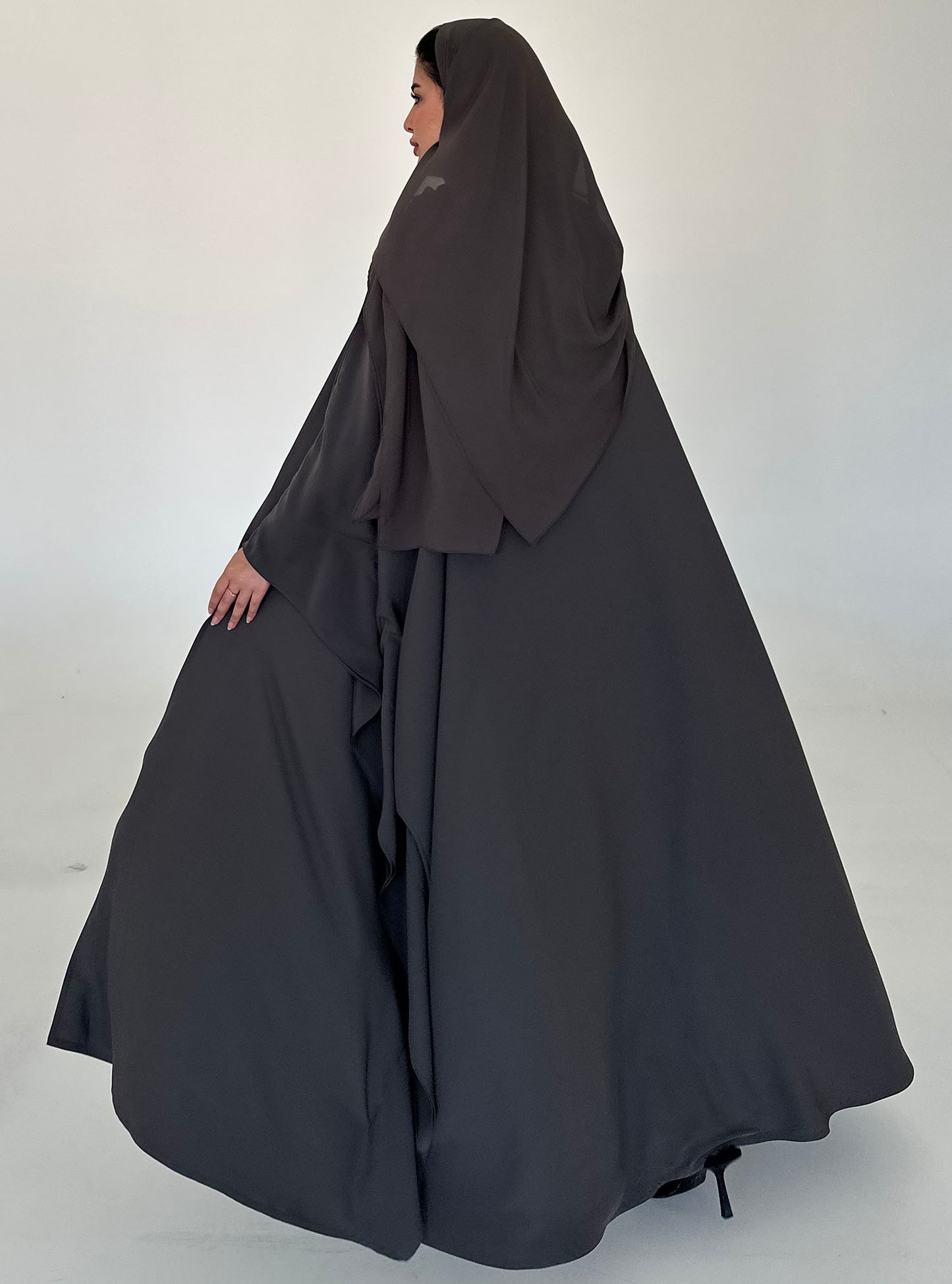N058 - Grey butterfly abaya