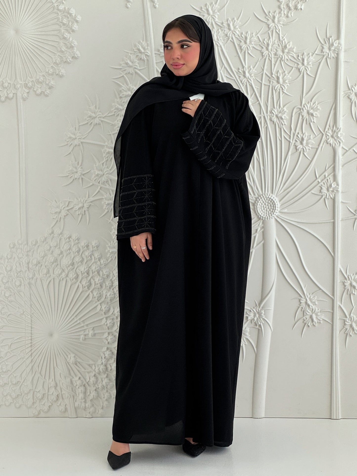N113 - Black shak abaya