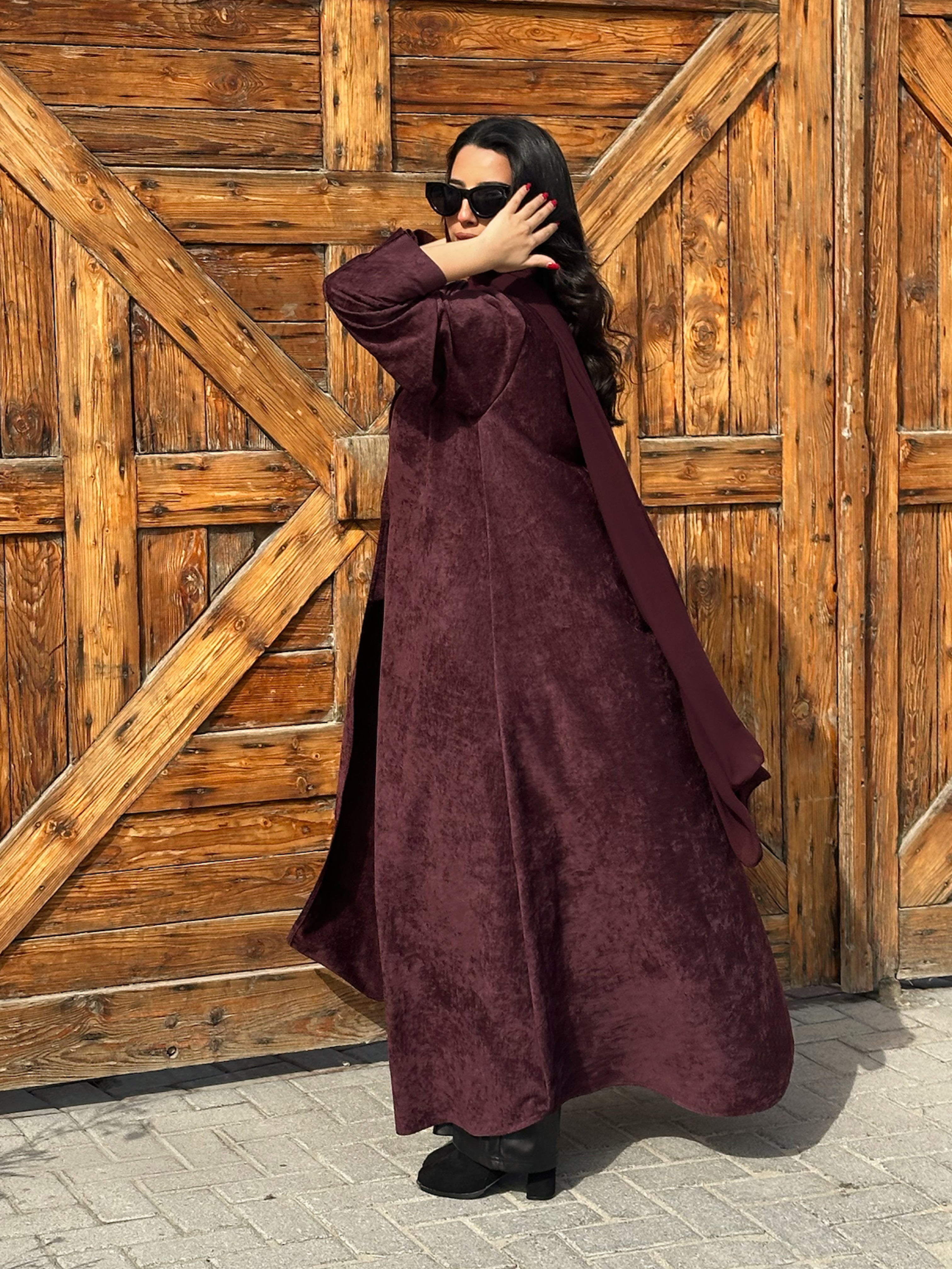 N122 - Velvet abaya