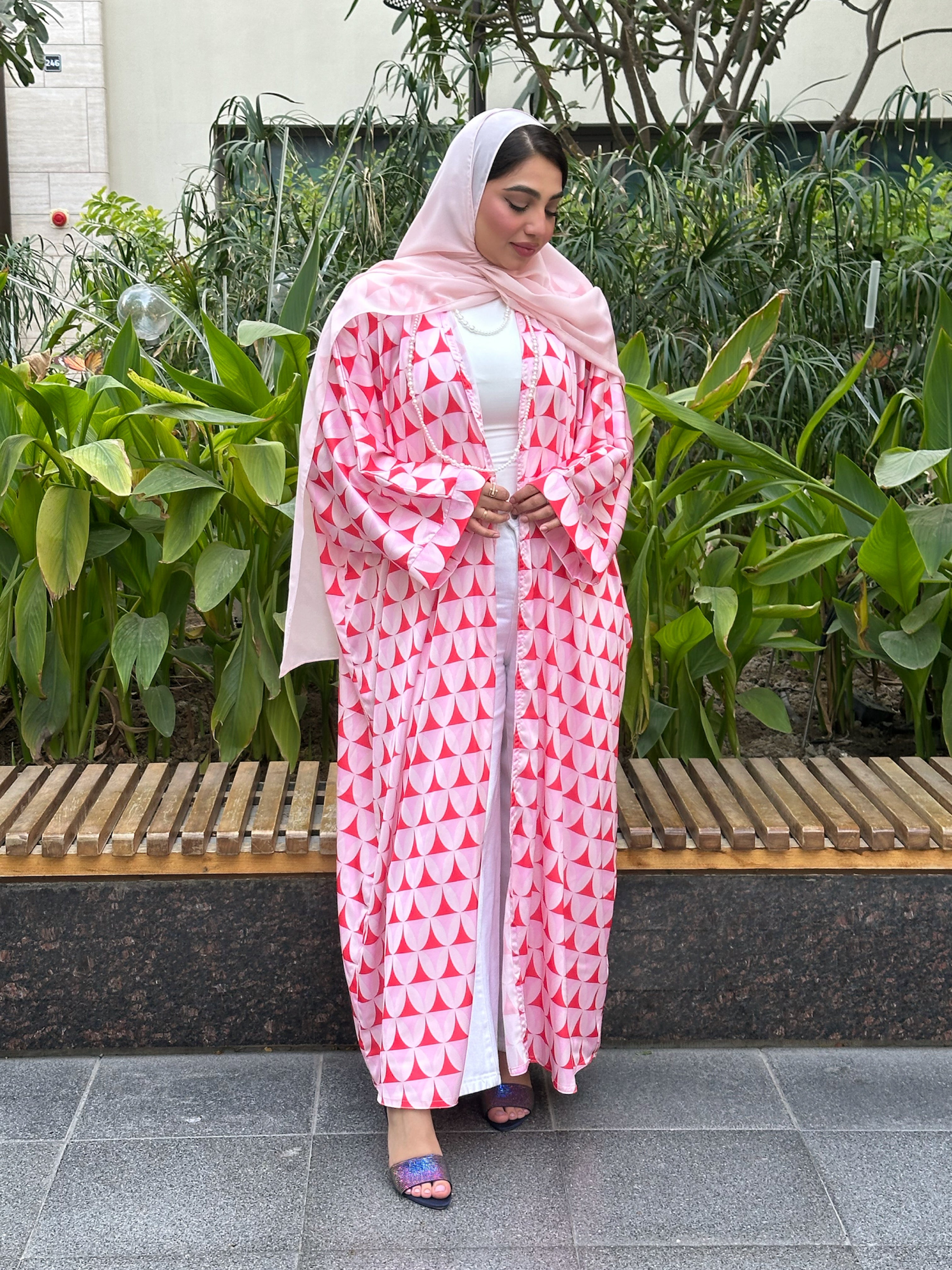 N136 - Triangles abaya