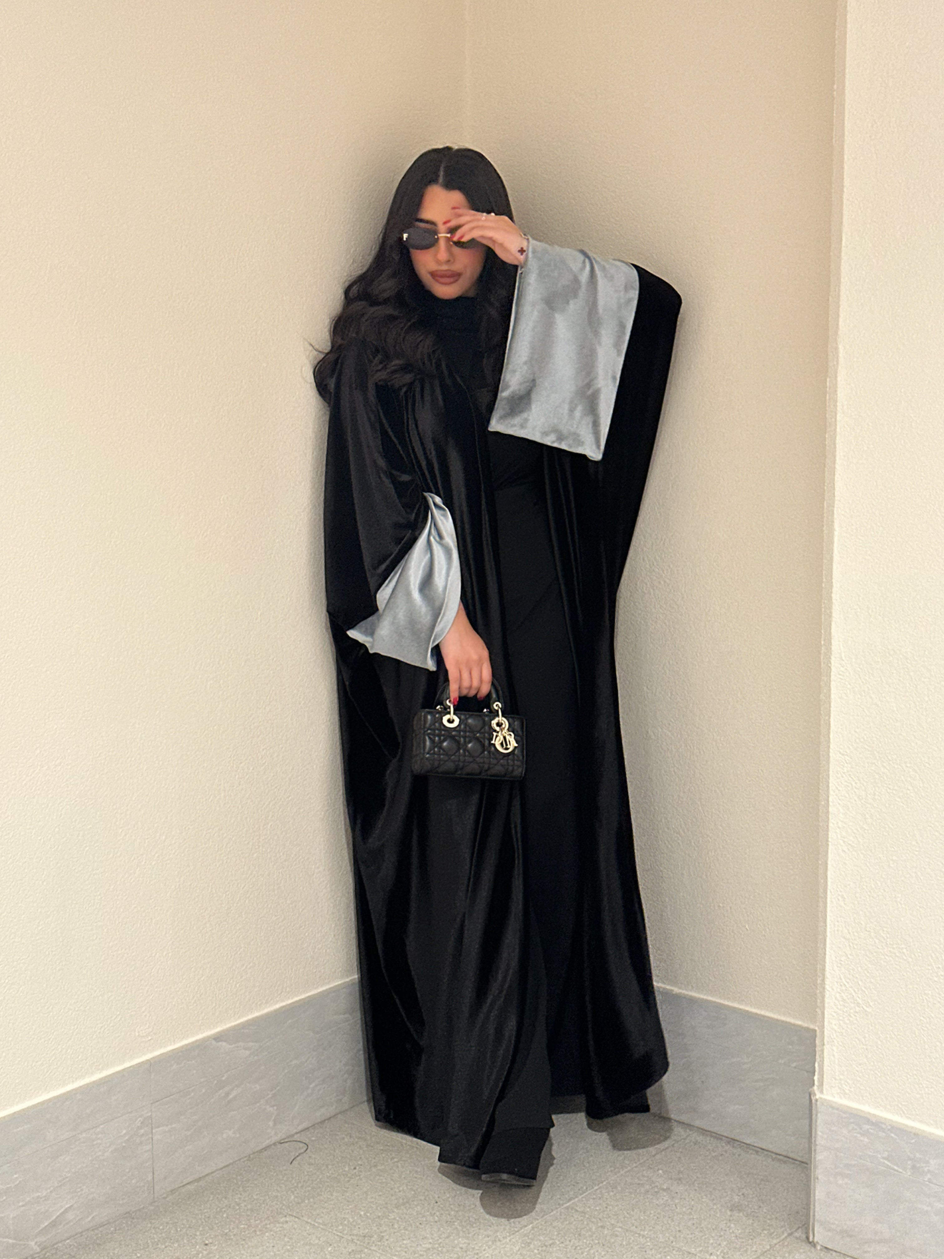 N114 - Velvet abaya