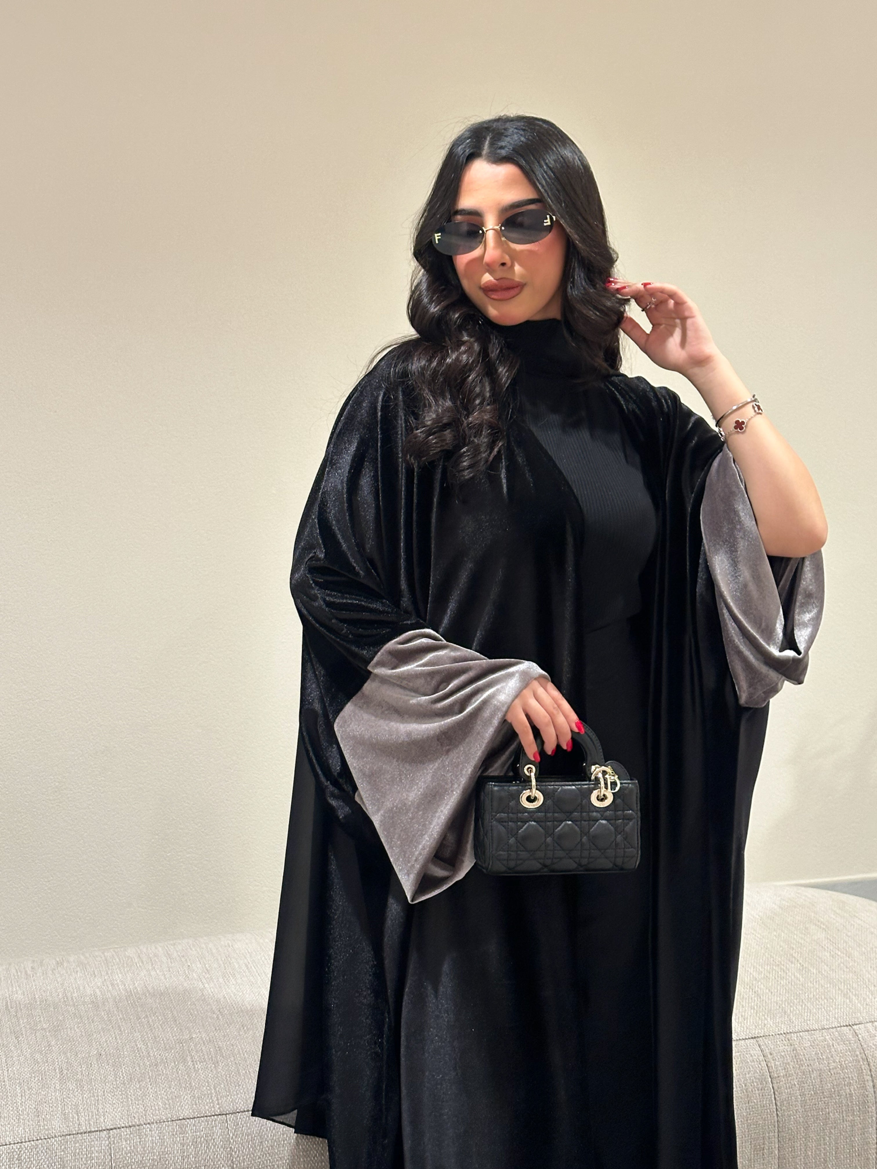 N118 - Velvet abaya