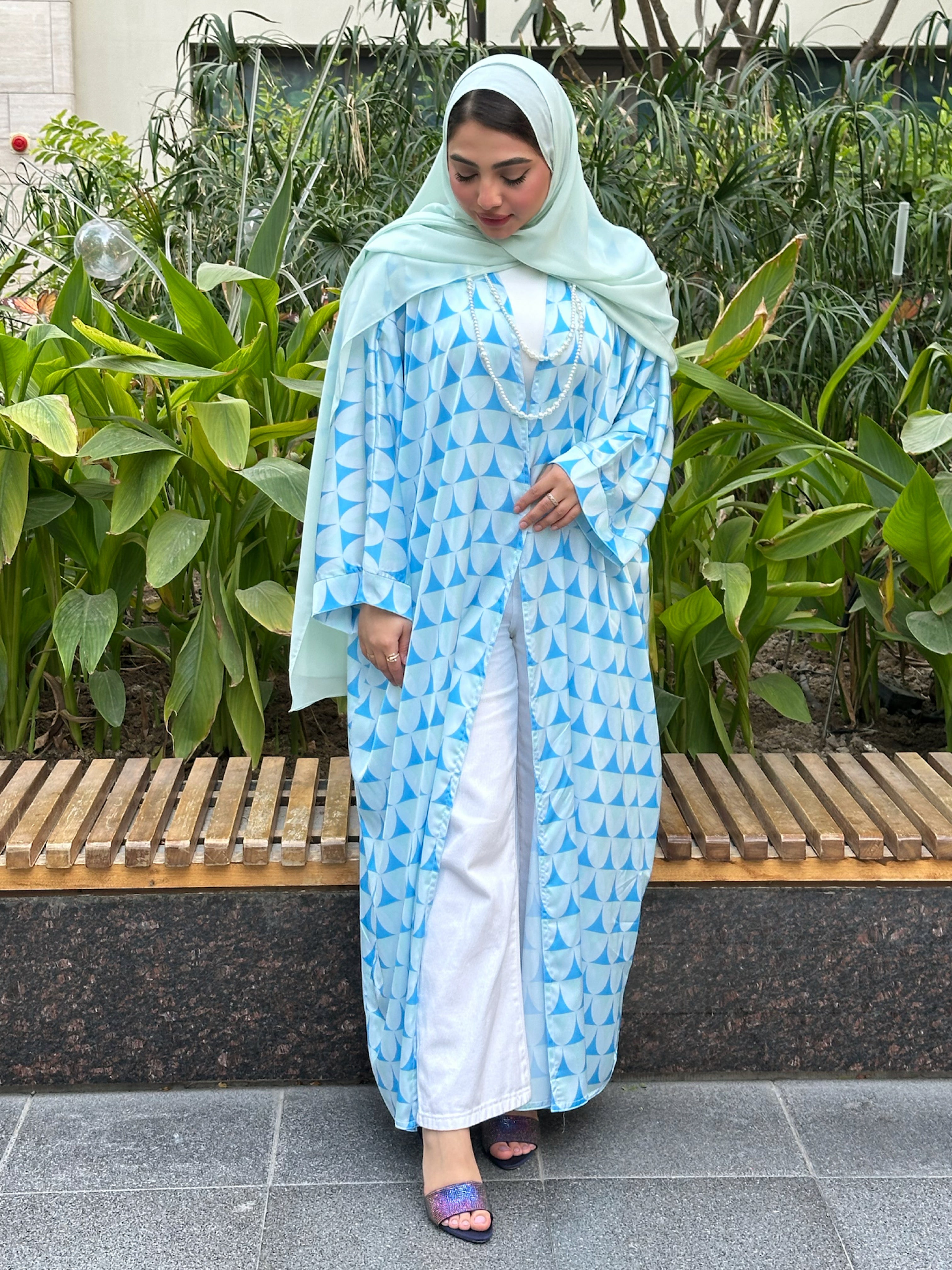 N134 - Triangles abaya