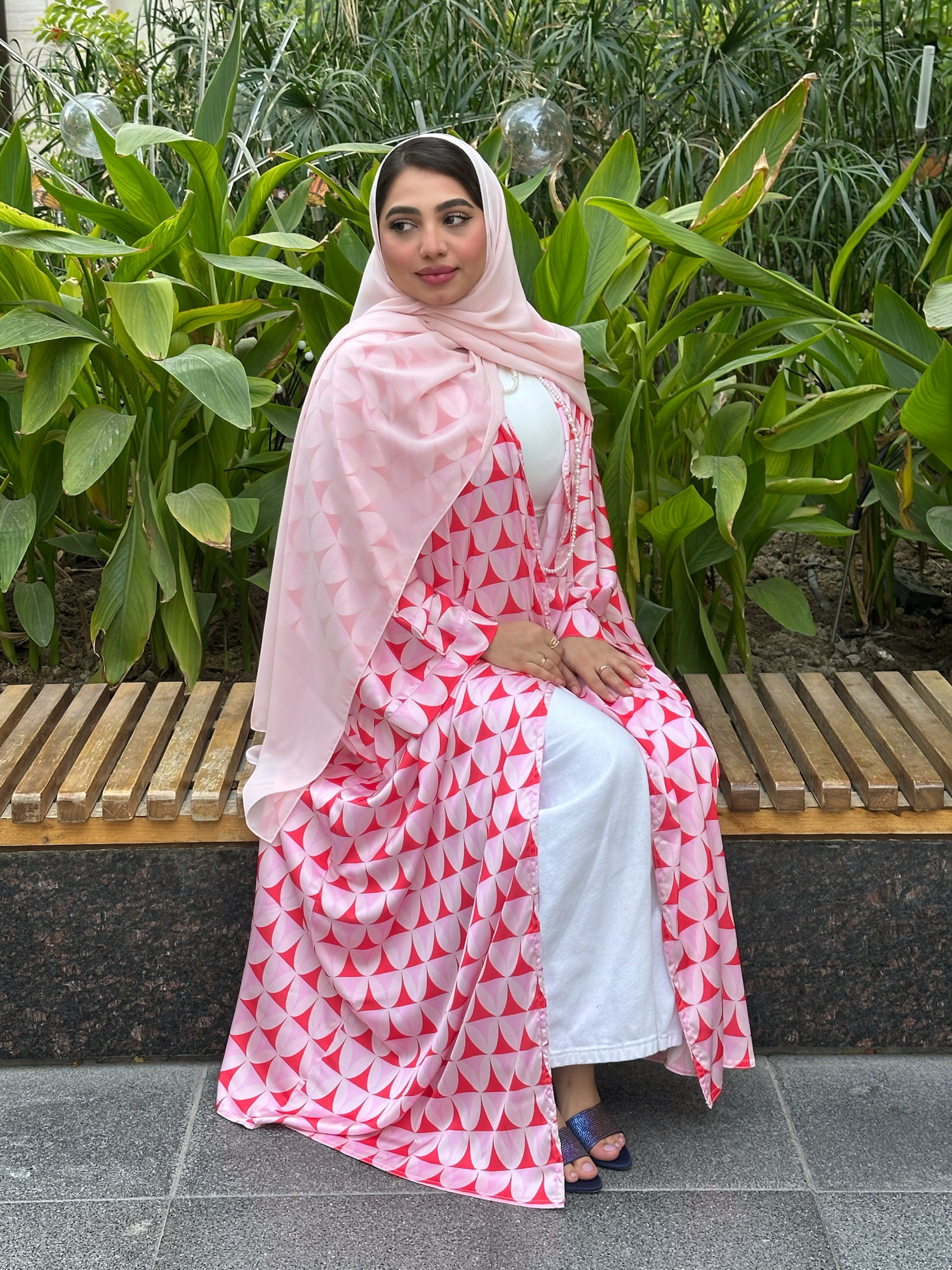 N136 - Triangles abaya