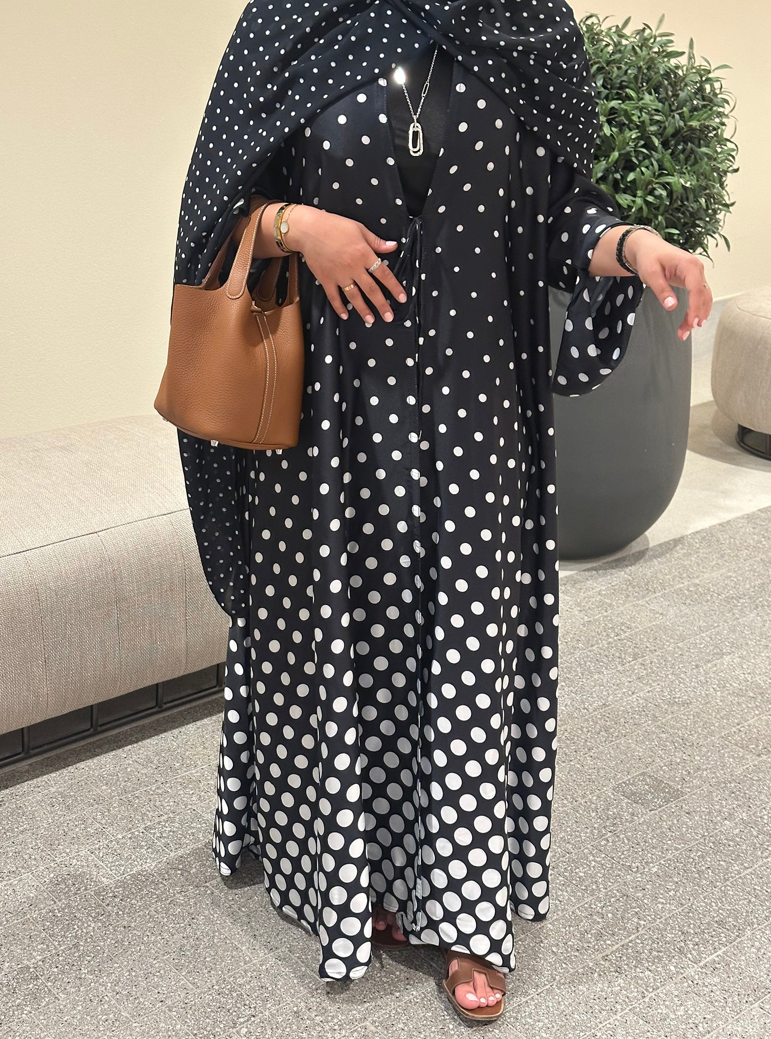 N099 - Polka Dots abaya