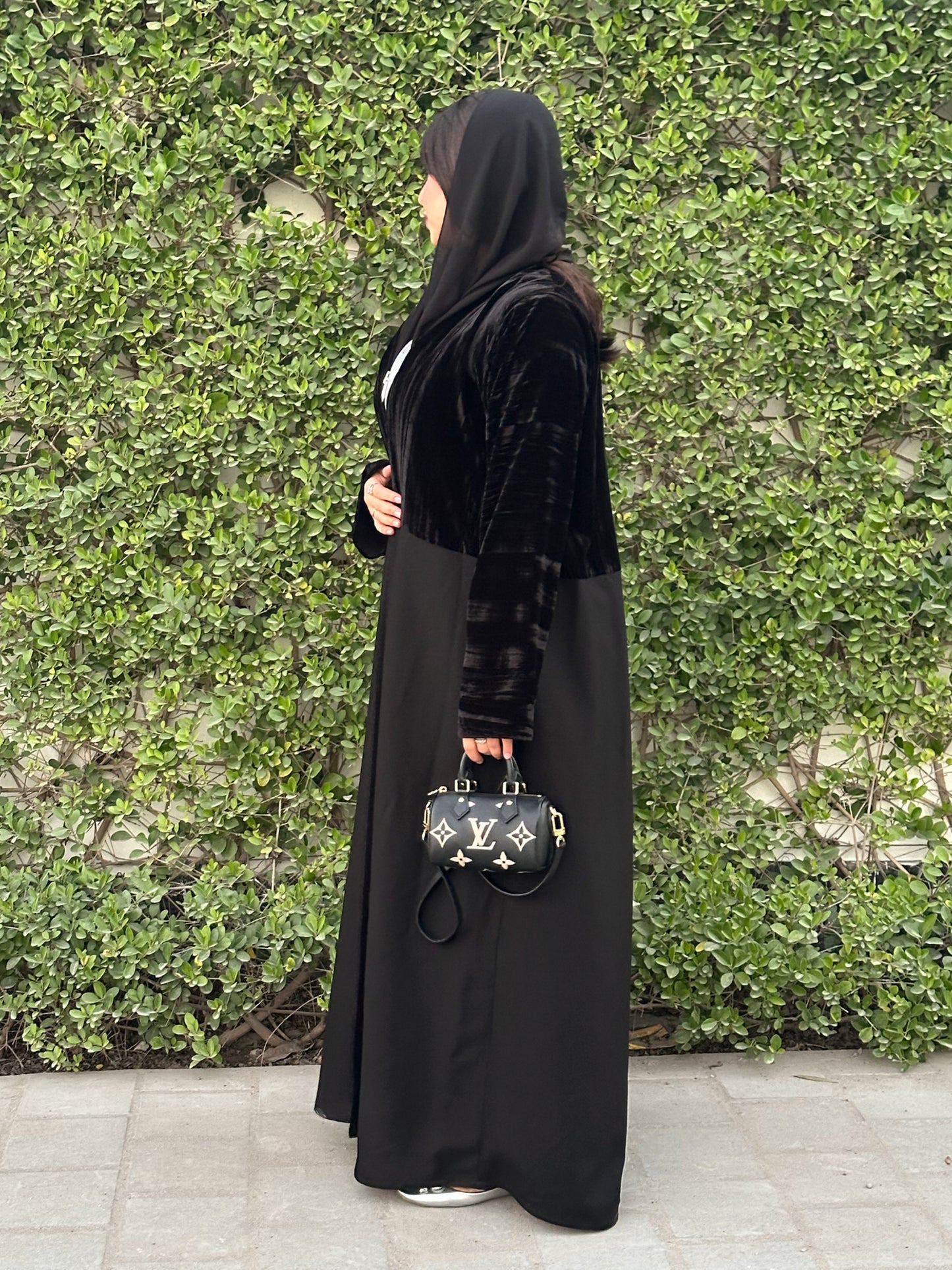 N131 - Velvet abaya