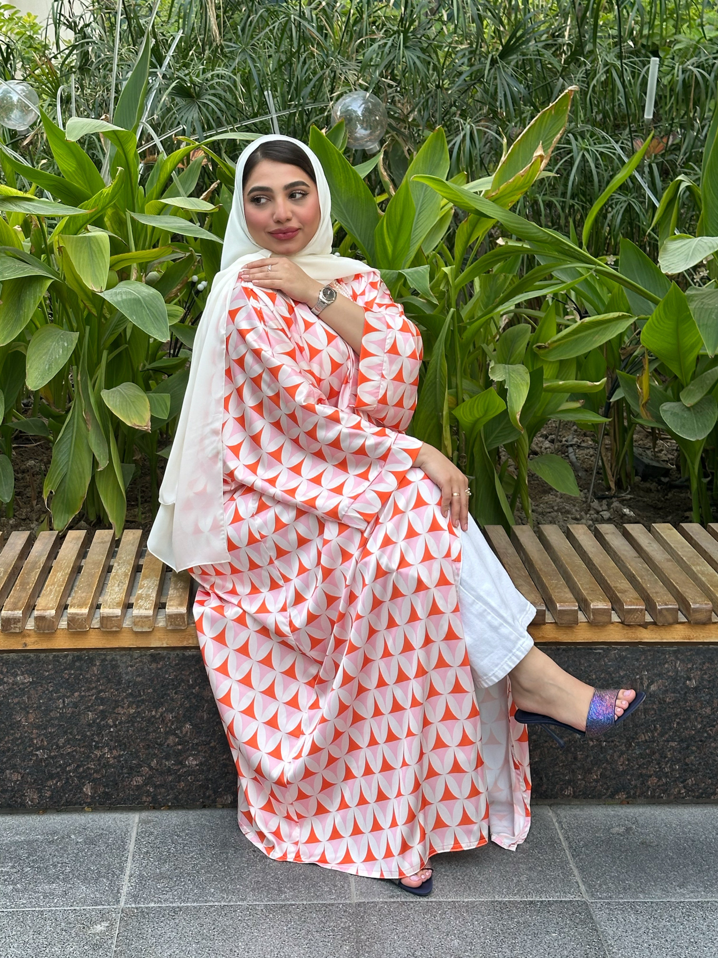 N137 - Triangles abaya