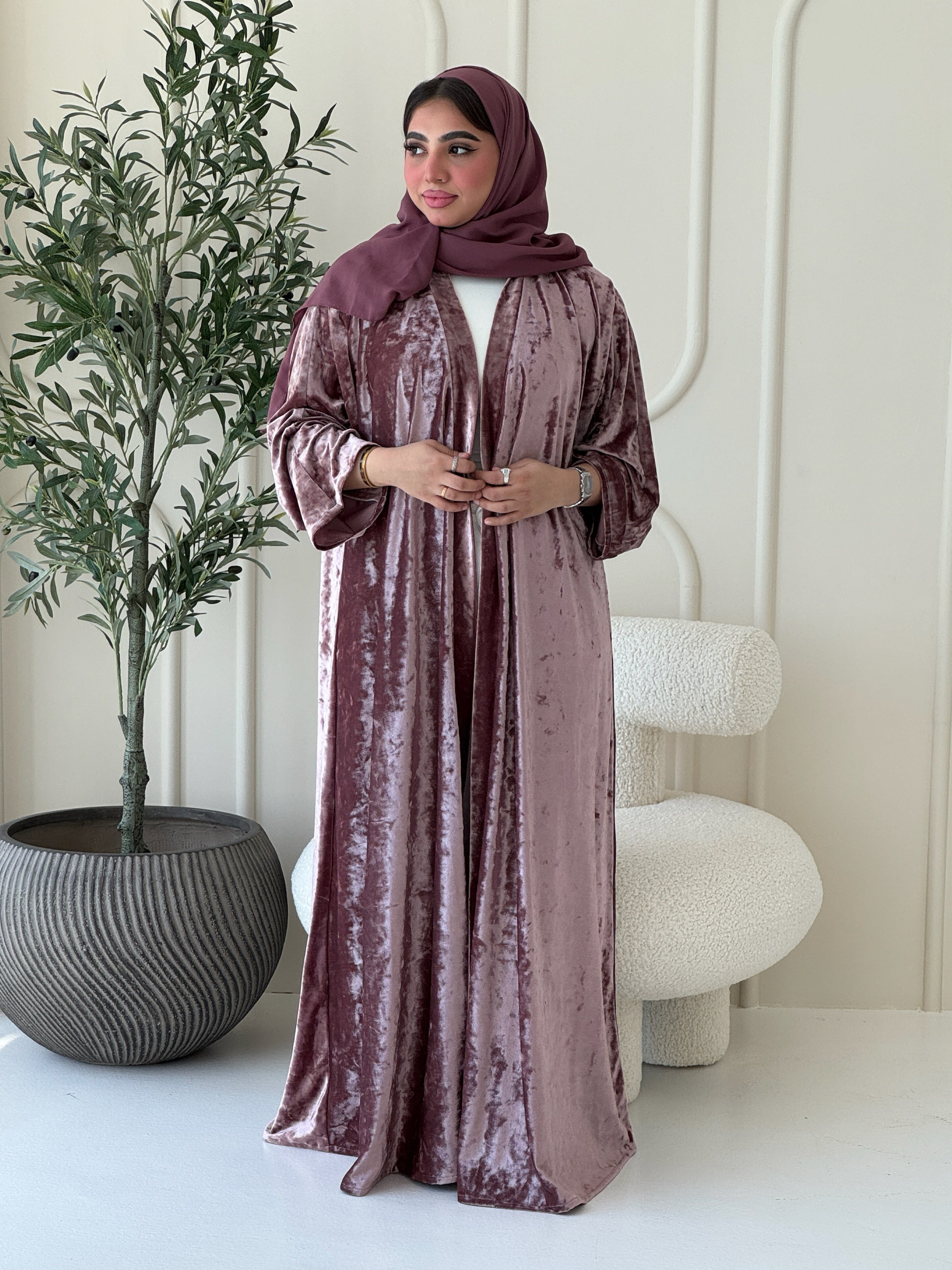 N107 - Velvet abaya