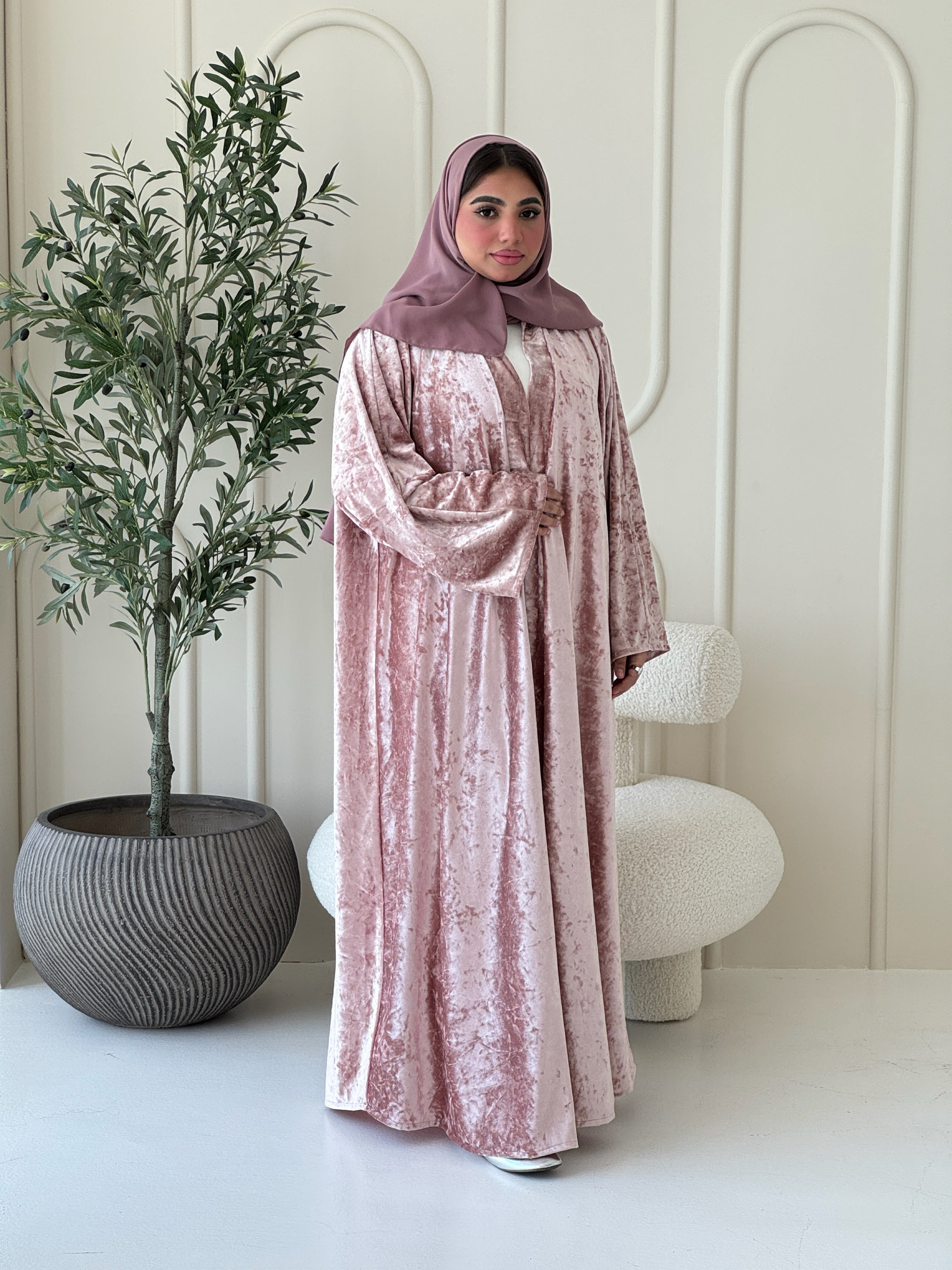 N108 - Velvet abaya