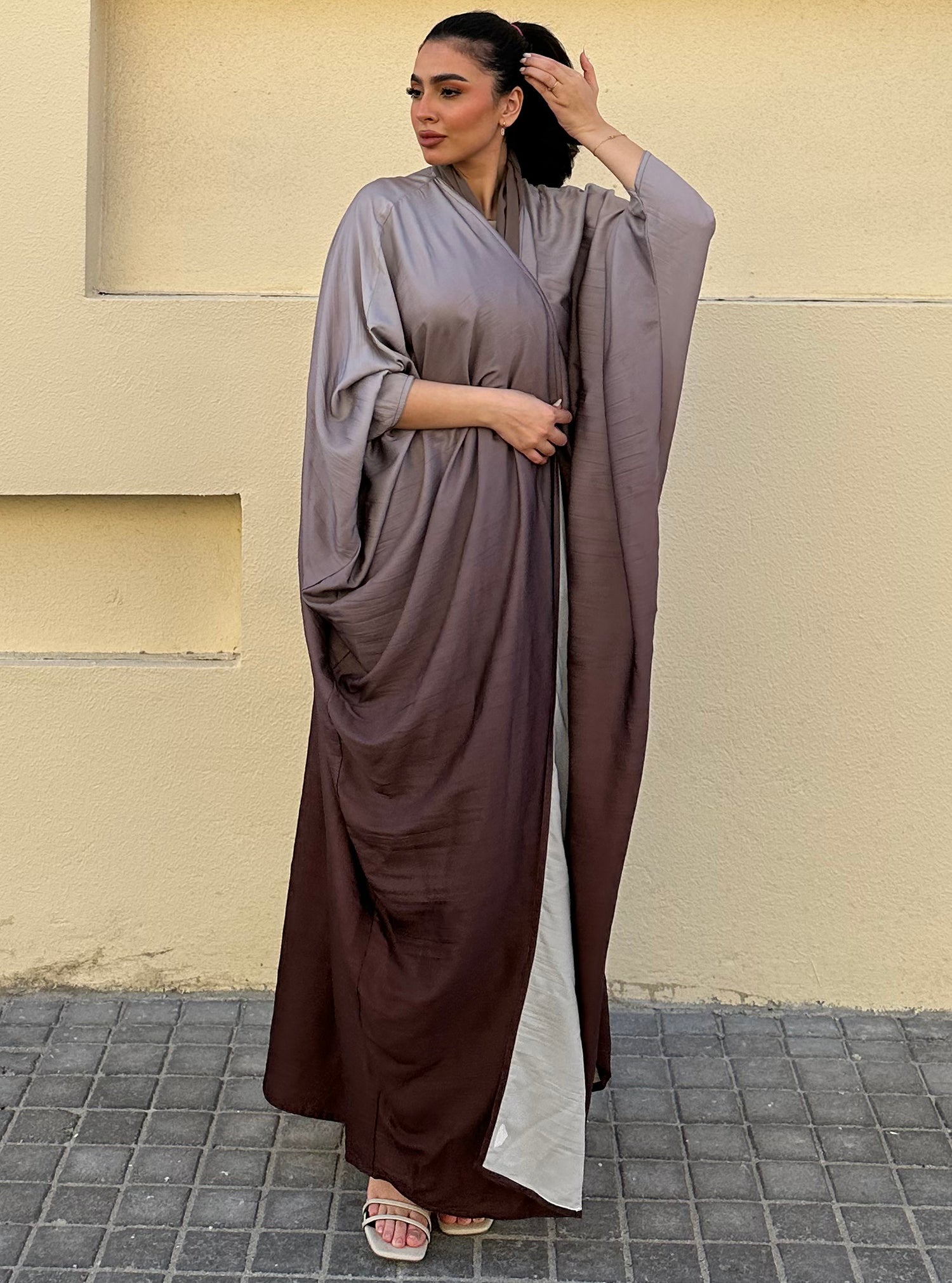 N046 - Ombre bisht abaya