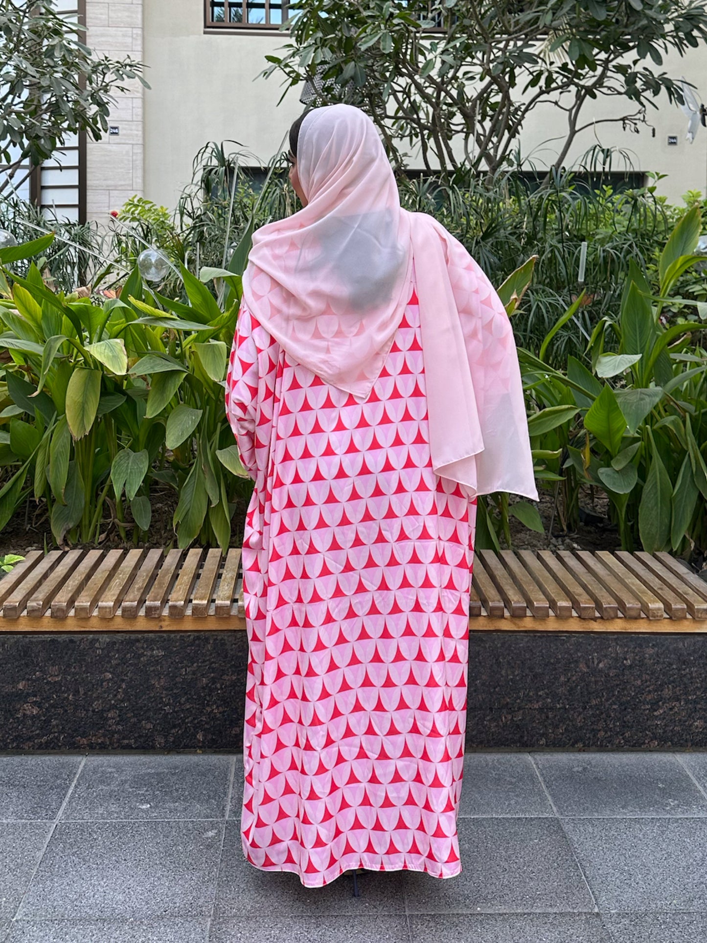 N136 - Triangles abaya