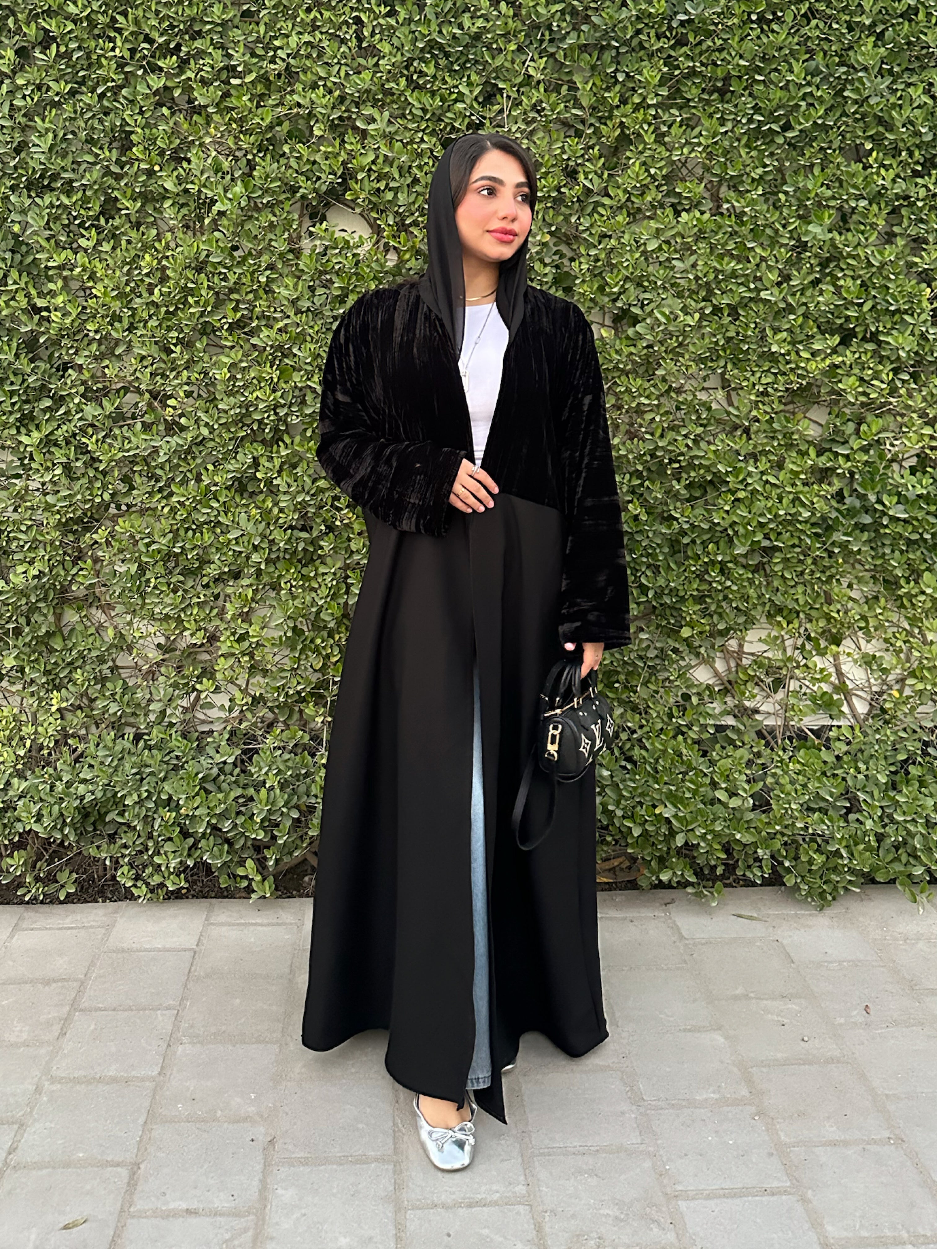 N131 - Velvet abaya