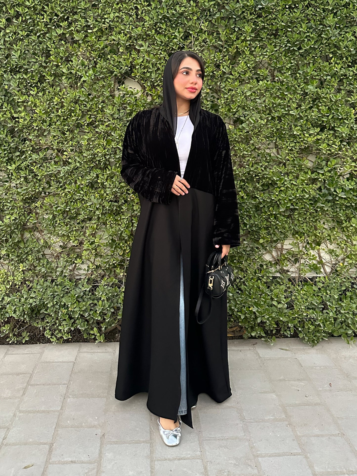N131 - Velvet abaya