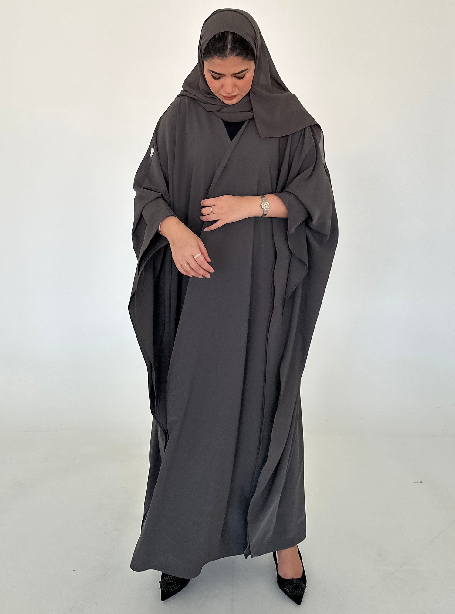 N058 - Grey butterfly abaya