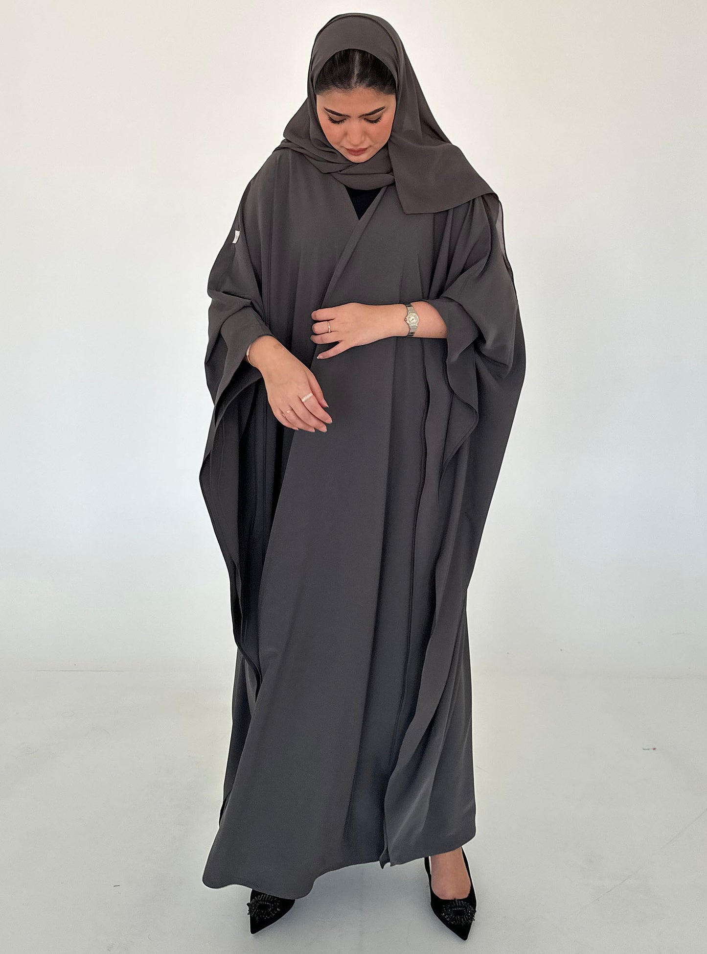 N058 - Grey butterfly abaya