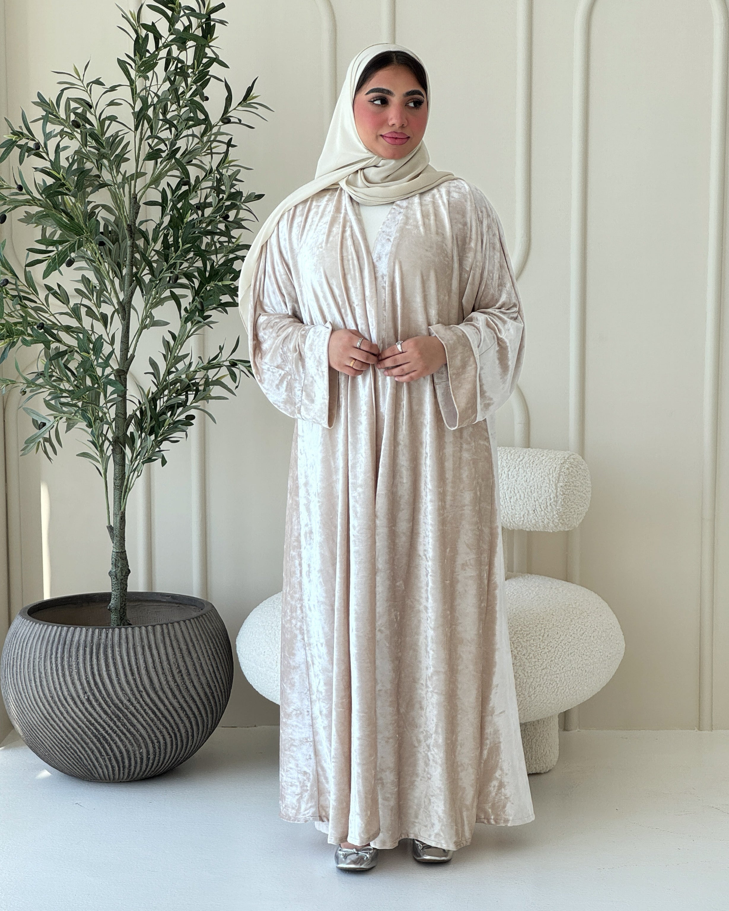 N106 - Velvet abaya