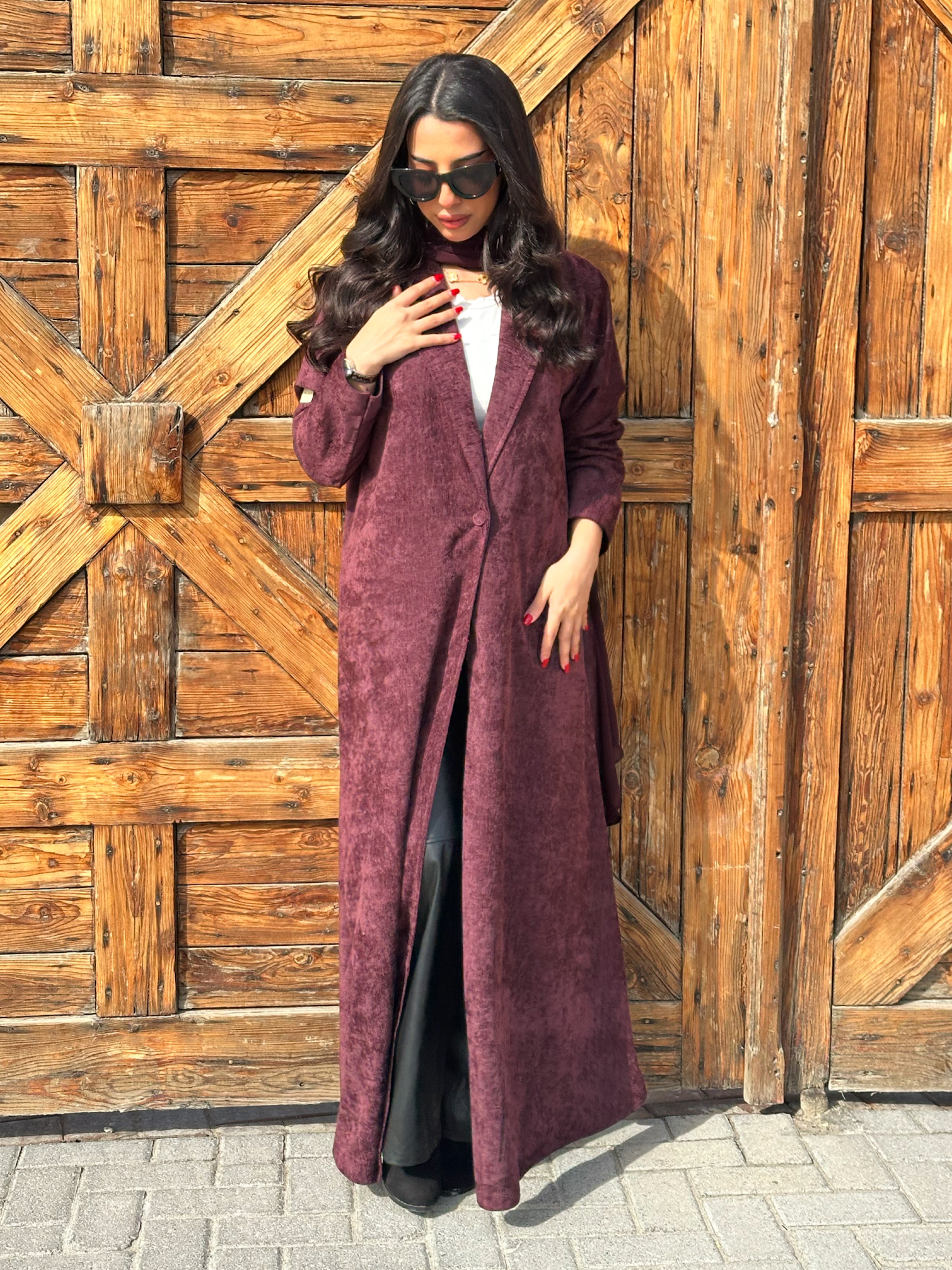 N122 - Velvet abaya