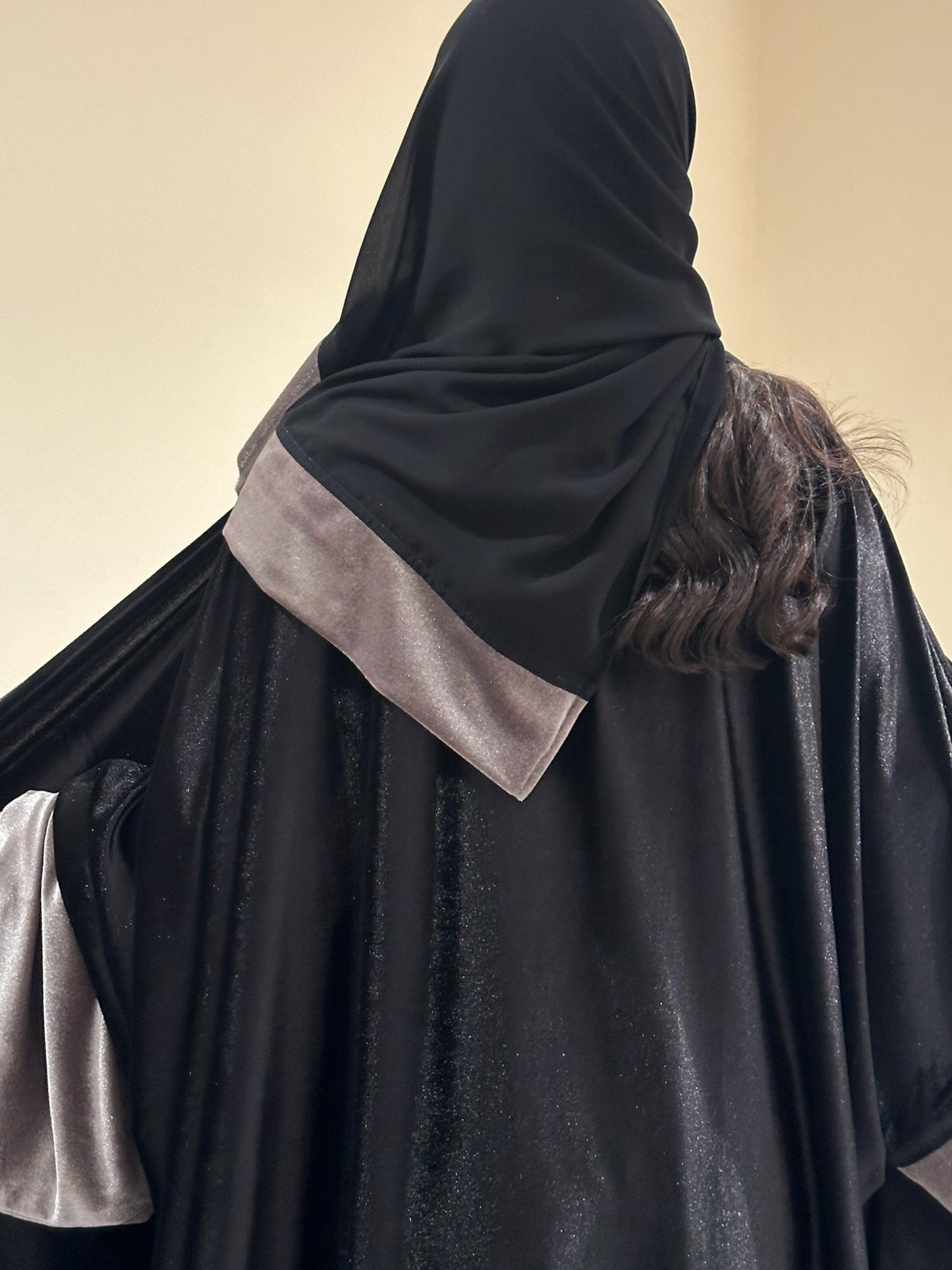 N118 - Velvet abaya